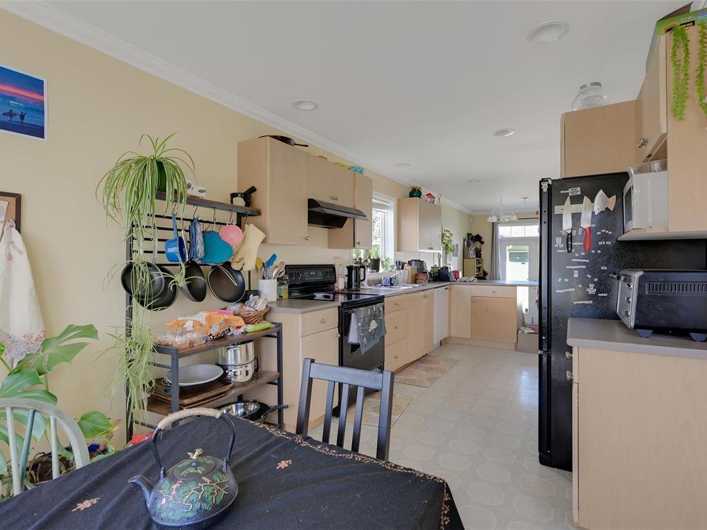 









1168


Caledonia

Ave,
Victoria,




BC
V8T 1G1


