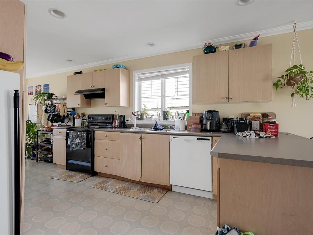 









1168


Caledonia

Ave,
Victoria,




BC
V8T 1G1

