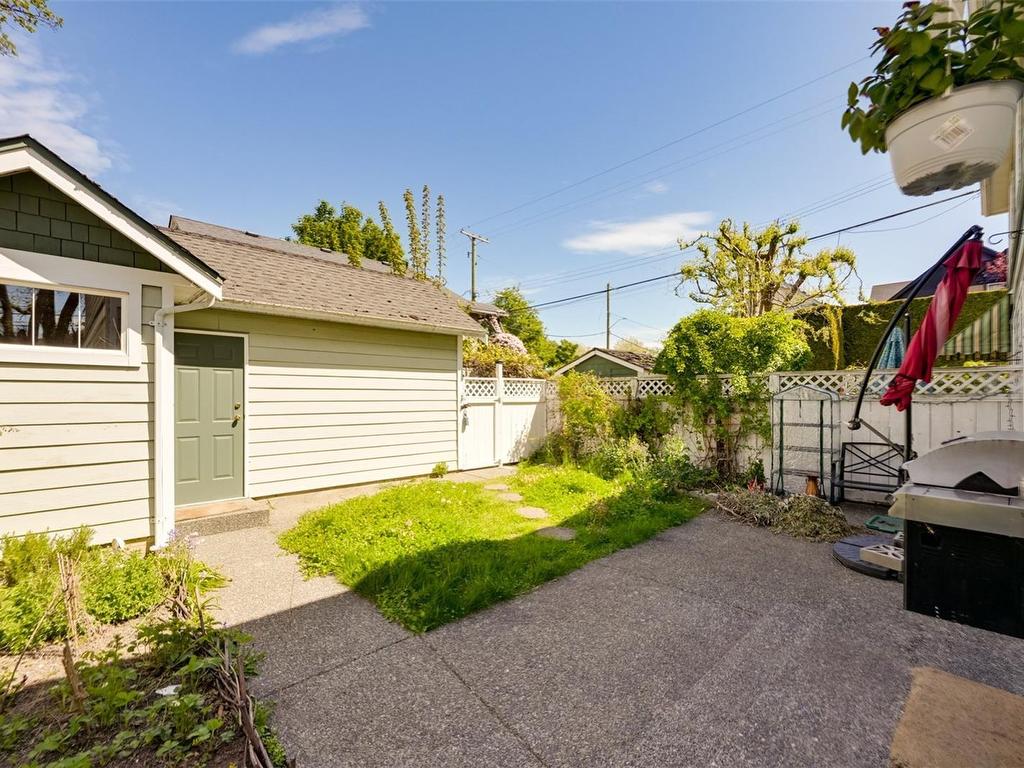 









1168


Caledonia

Ave,
Victoria,




BC
V8T 1G1

