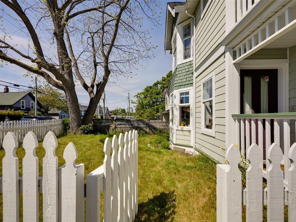 









1168


Caledonia

Ave,
Victoria,




BC
V8T 1G1

