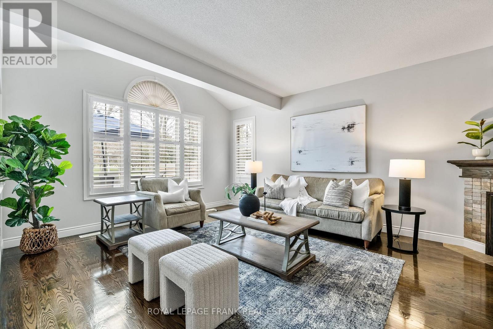 












2262 PINDAR CRESCENT

,
Oshawa (Kedron),




Ontario
L1L0C6

