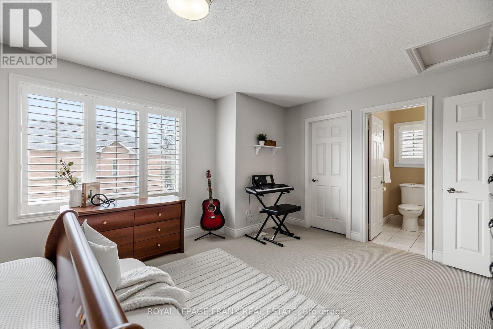 












2262 PINDAR CRESCENT

,
Oshawa (Kedron),




Ontario
L1L0C6

