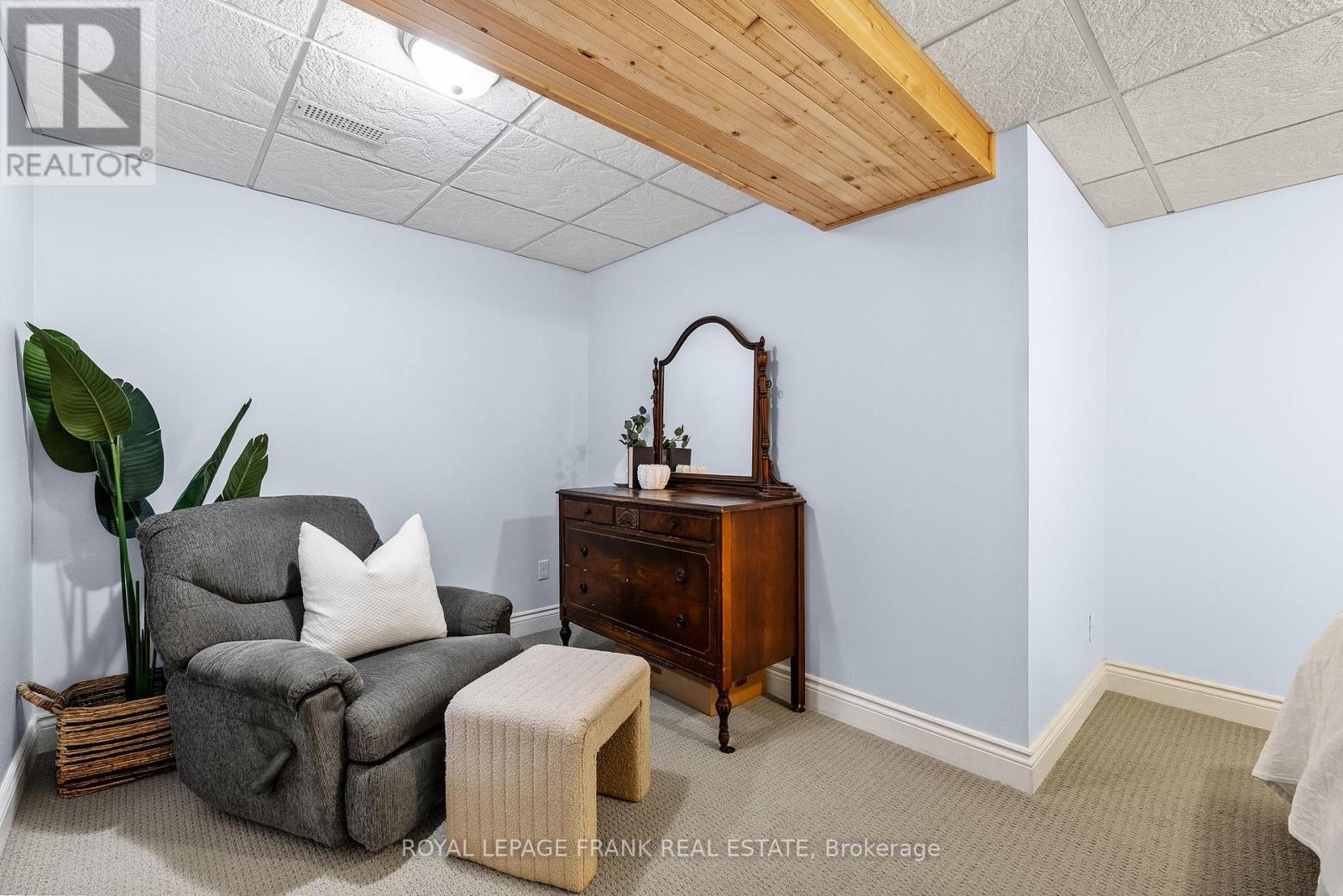 












2262 PINDAR CRESCENT

,
Oshawa (Kedron),




Ontario
L1L0C6

