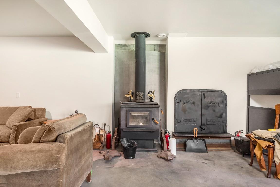 









4


Hollingsworth

Road,
Cherryville,




BC
V0E 2G3

