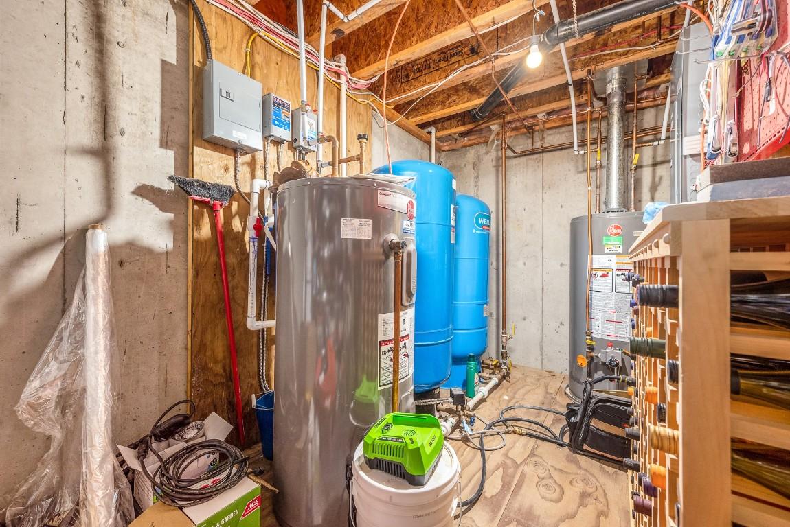 









4


Hollingsworth

Road,
Cherryville,




BC
V0E 2G3

