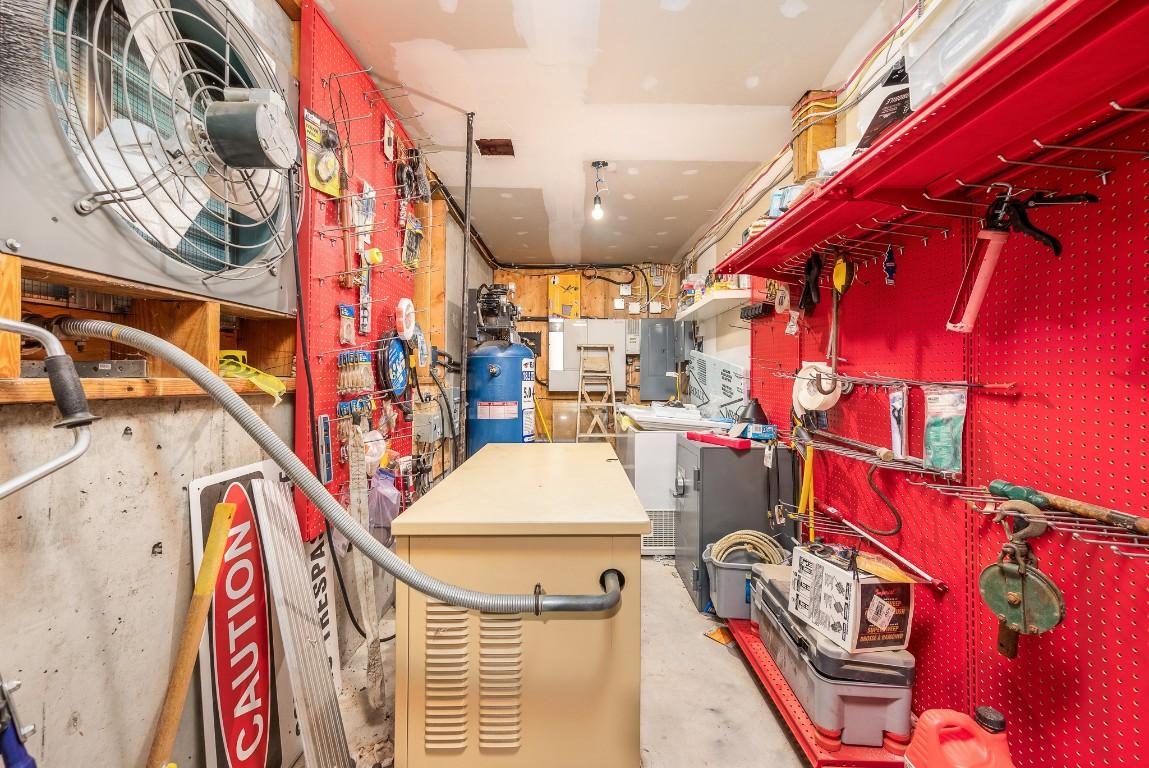 









4


Hollingsworth

Road,
Cherryville,




BC
V0E 2G3

