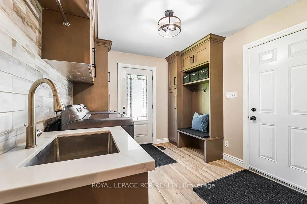 









17882


Horseshoe Hill

Road,
Caledon,




ON
L7K 2B1

