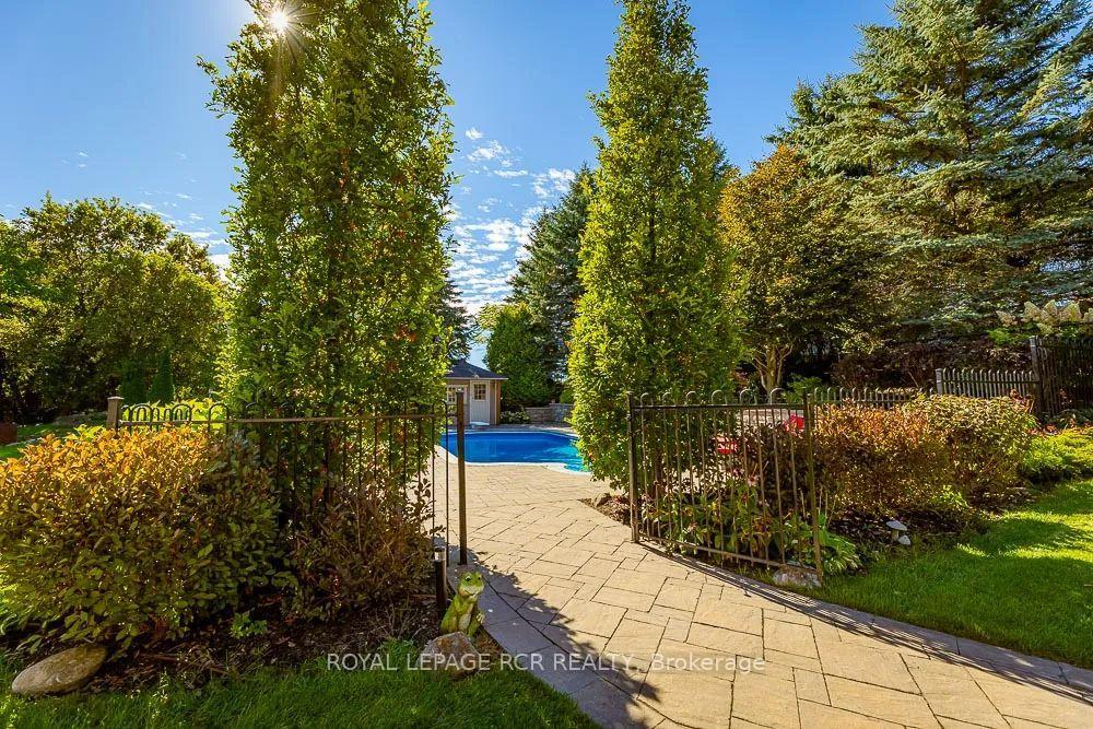 









17882


Horseshoe Hill

Road,
Caledon,




ON
L7K 2B1

