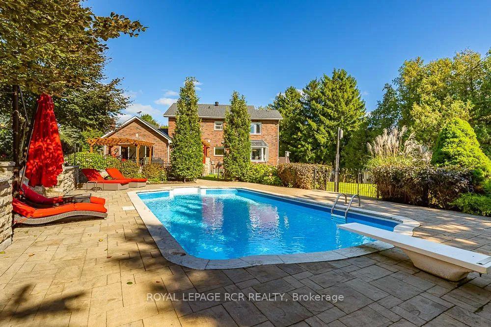 









17882


Horseshoe Hill

Road,
Caledon,




ON
L7K 2B1

