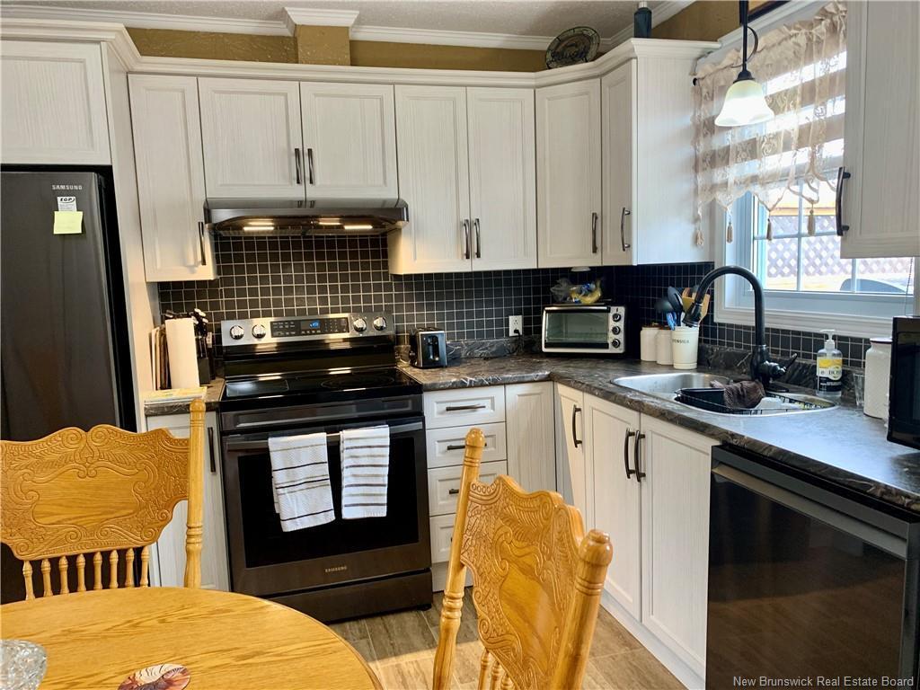 









4


Pine

,
Campbellton,




NB
E3N 3M5

