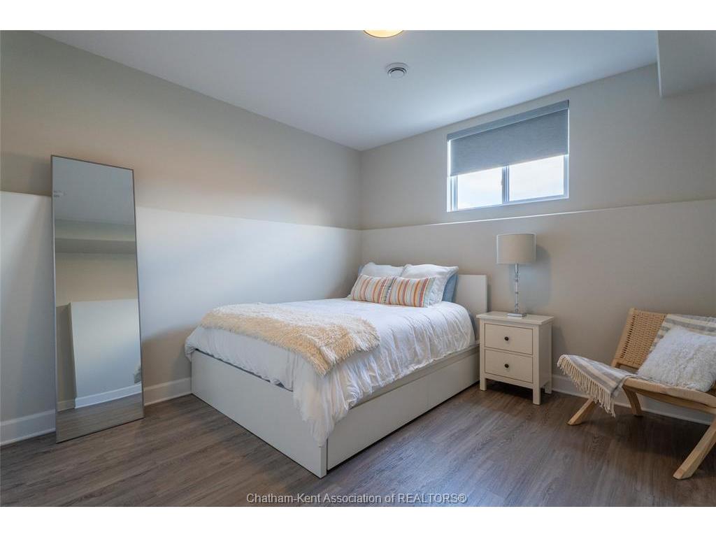 









17


Baffin

Way,
Chatham,




ON
N7L 0C4

