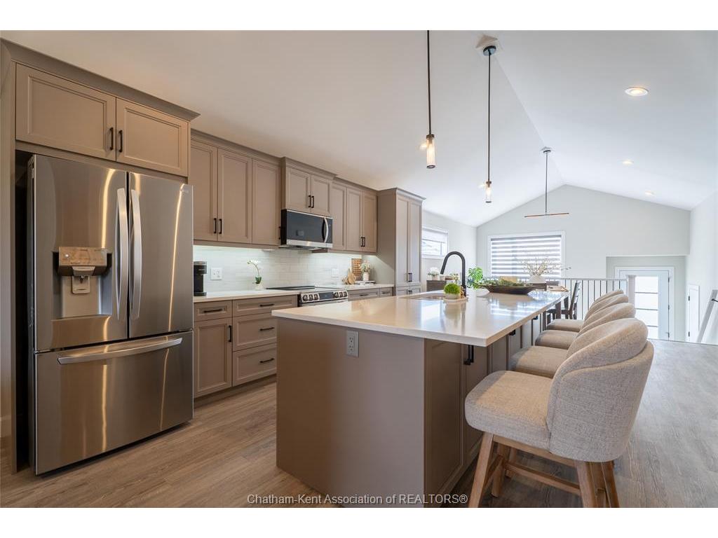 









17


Baffin

Way,
Chatham,




ON
N7L 0C4

