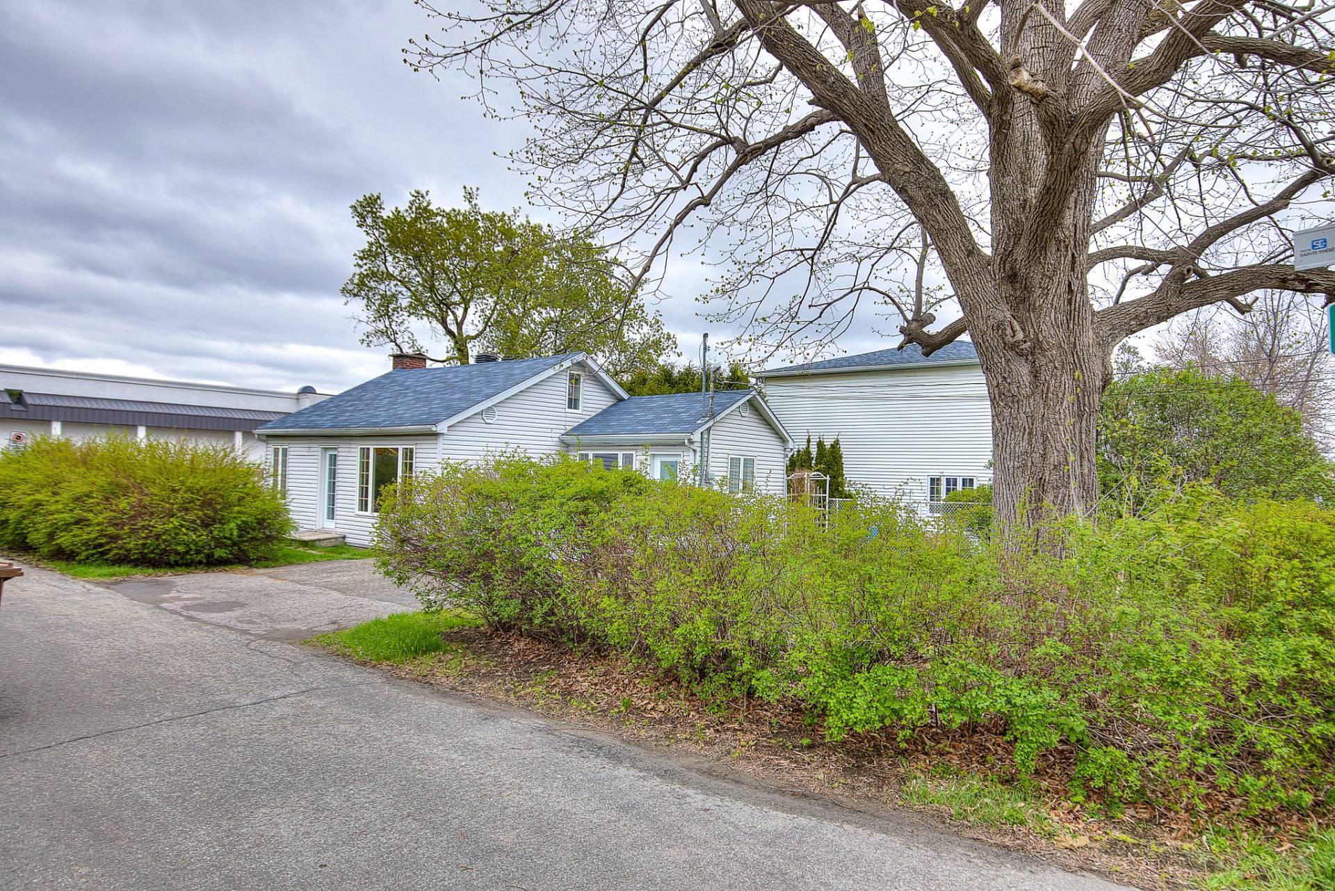 









23


Rue Bertrand

,
Sainte-Thérèse,




QC
J7E2Z5

