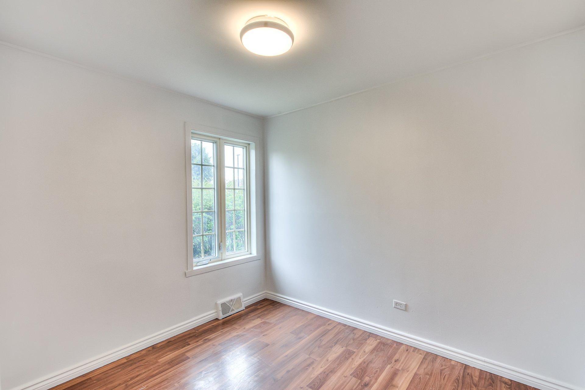 









23


Rue Bertrand

,
Sainte-Thérèse,




QC
J7E2Z5

