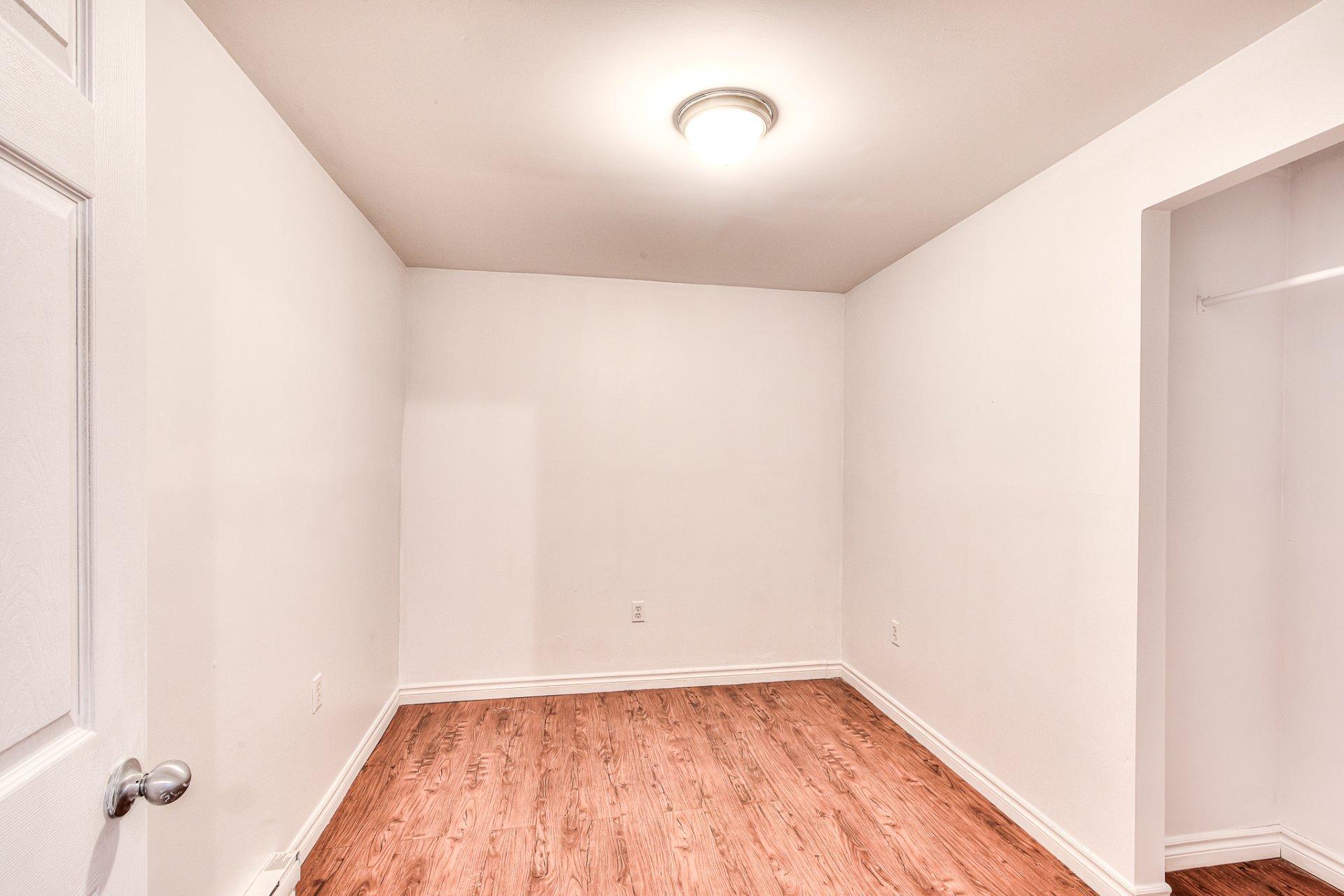 









23


Rue Bertrand

,
Sainte-Thérèse,




QC
J7E2Z5

