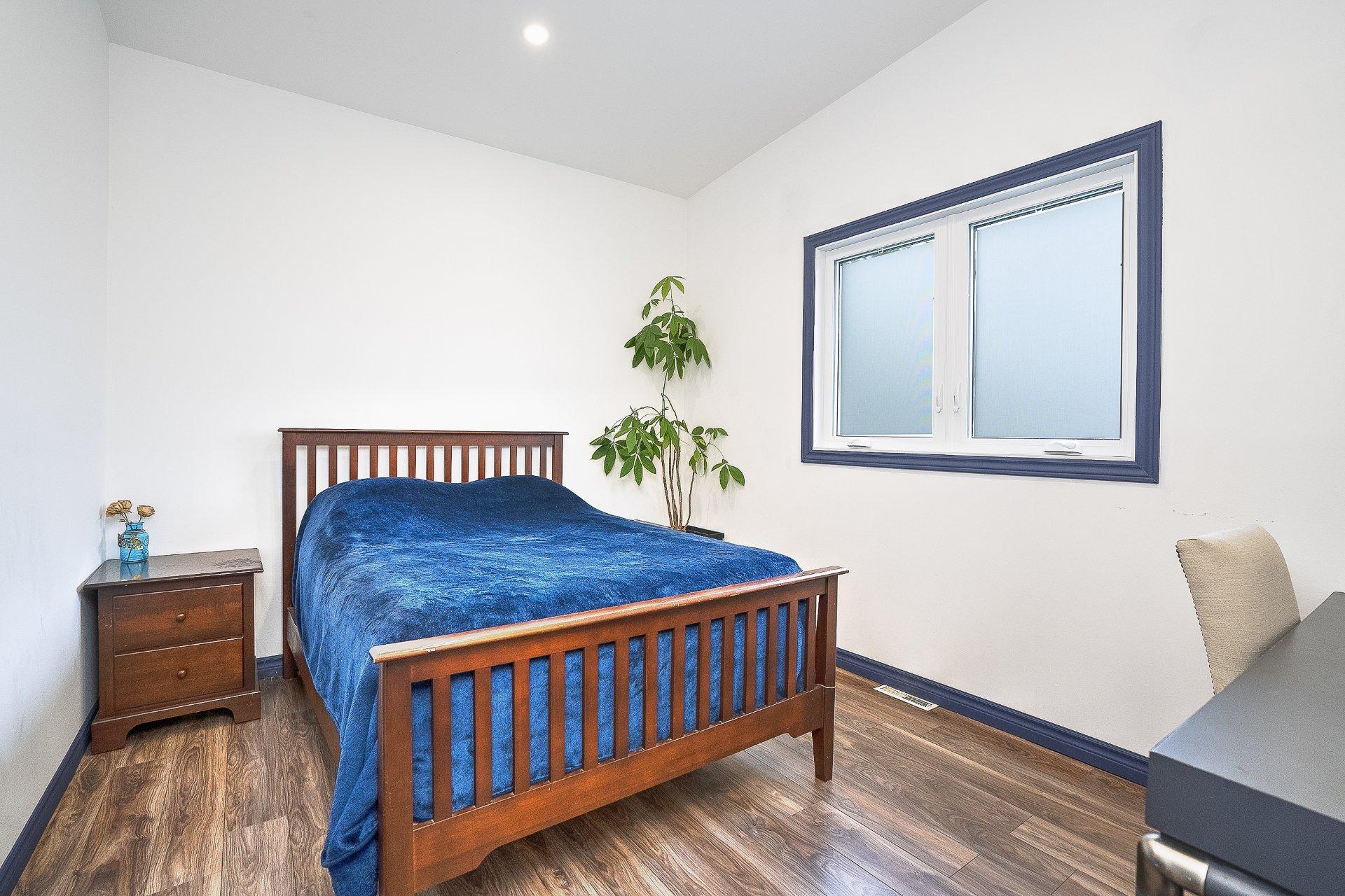 









12483


Rue Granger

,
Montréal (Pierrefonds-Roxboro),




QC
H8Z1V4

