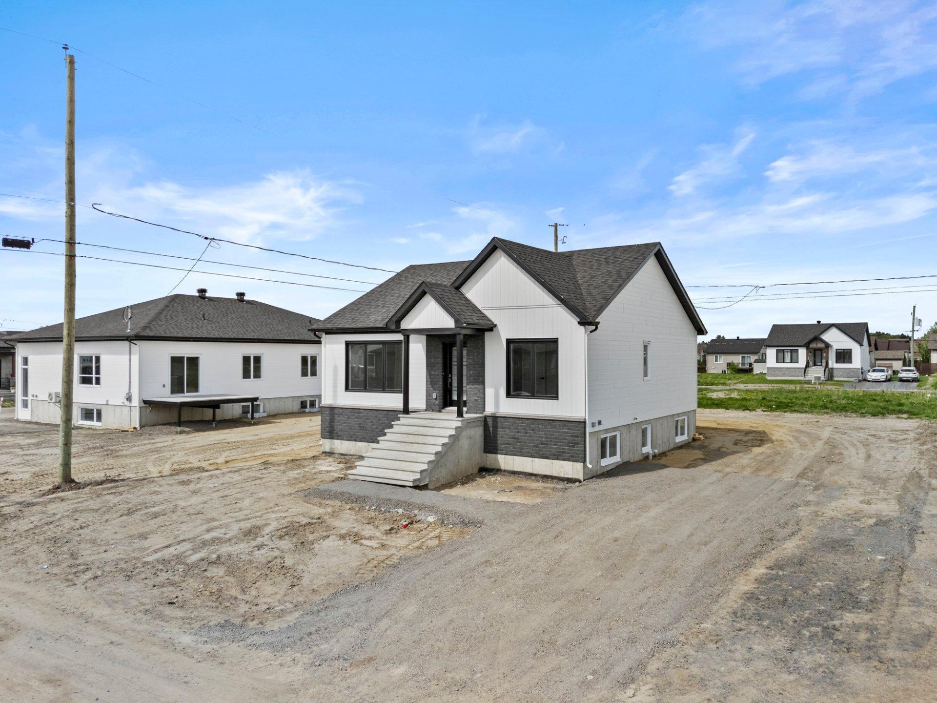 









1000


Rue du Reliquaire

,
Drummondville,




QC
J2B8Z7

