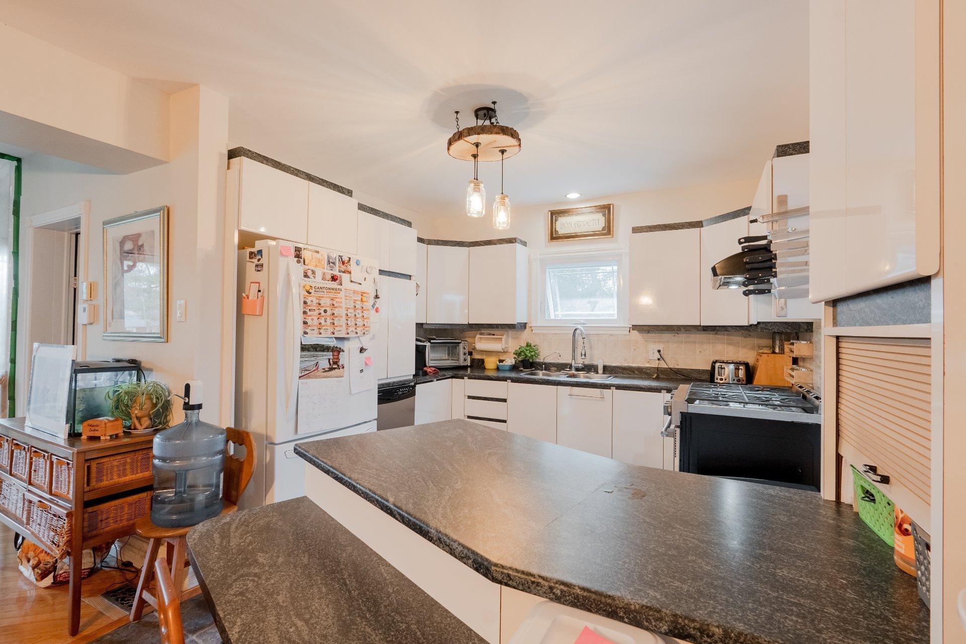 









110


Rue Custeau

,
Magog,




QC
J1X3W5

