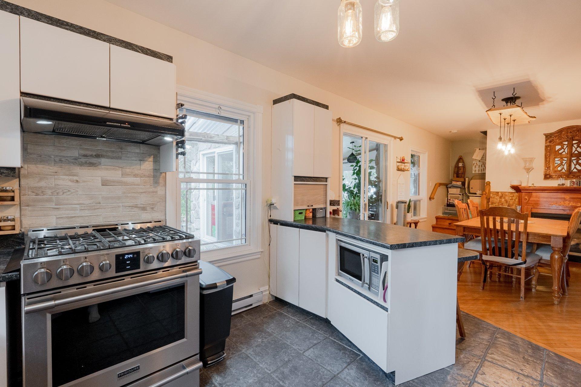 









110


Rue Custeau

,
Magog,




QC
J1X3W5

