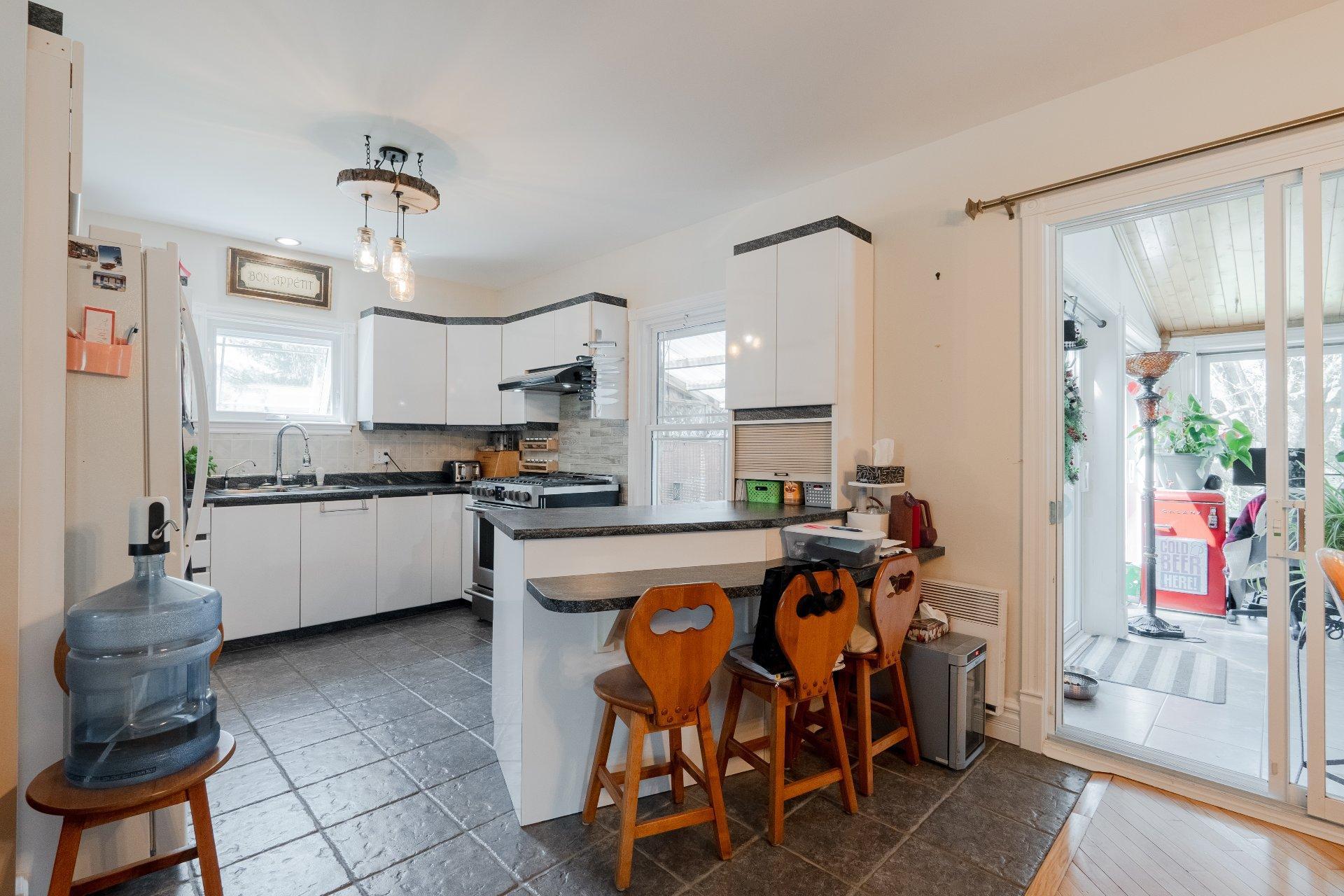 









110


Rue Custeau

,
Magog,




QC
J1X3W5

