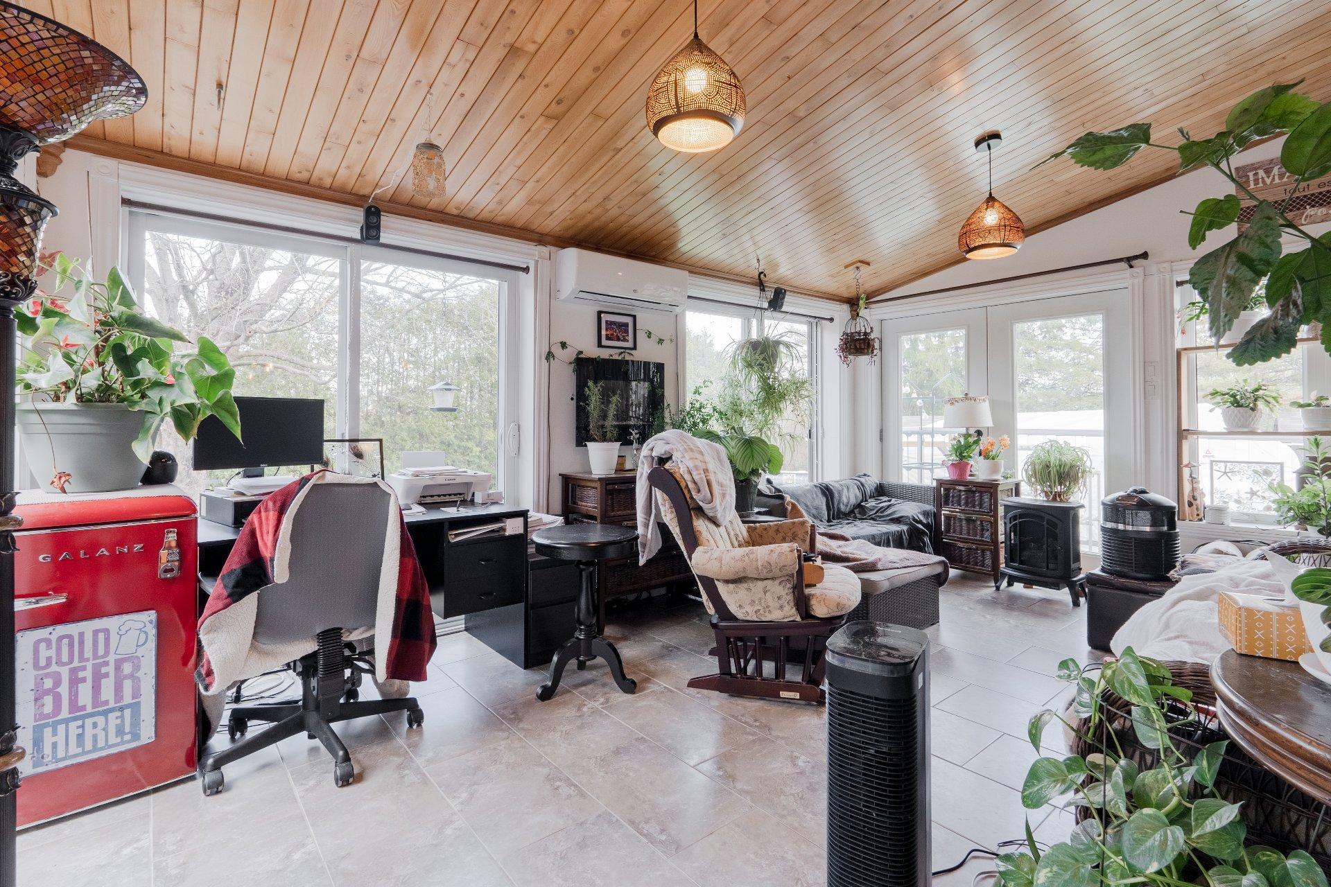









110


Rue Custeau

,
Magog,




QC
J1X3W5

