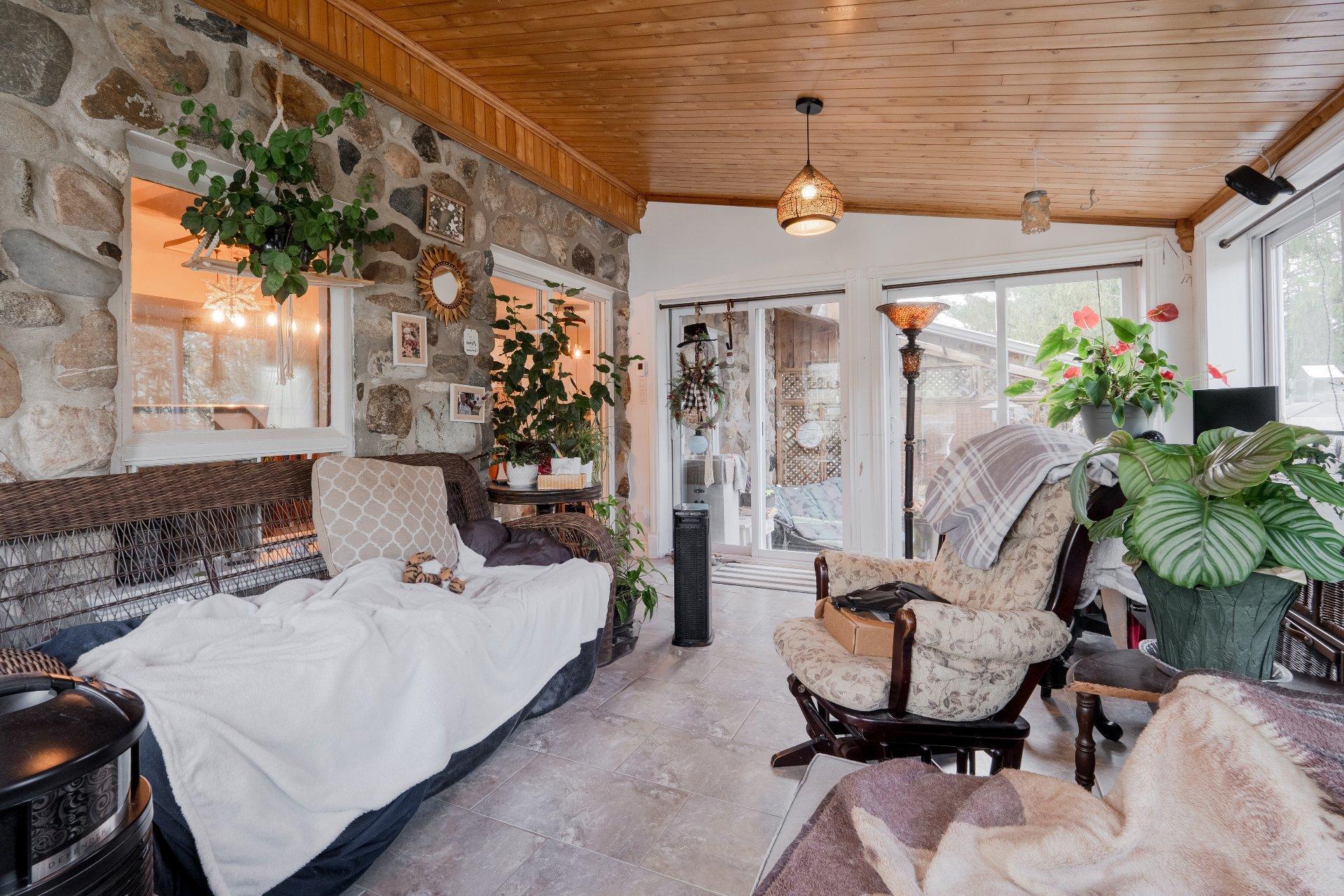 









110


Rue Custeau

,
Magog,




QC
J1X3W5

