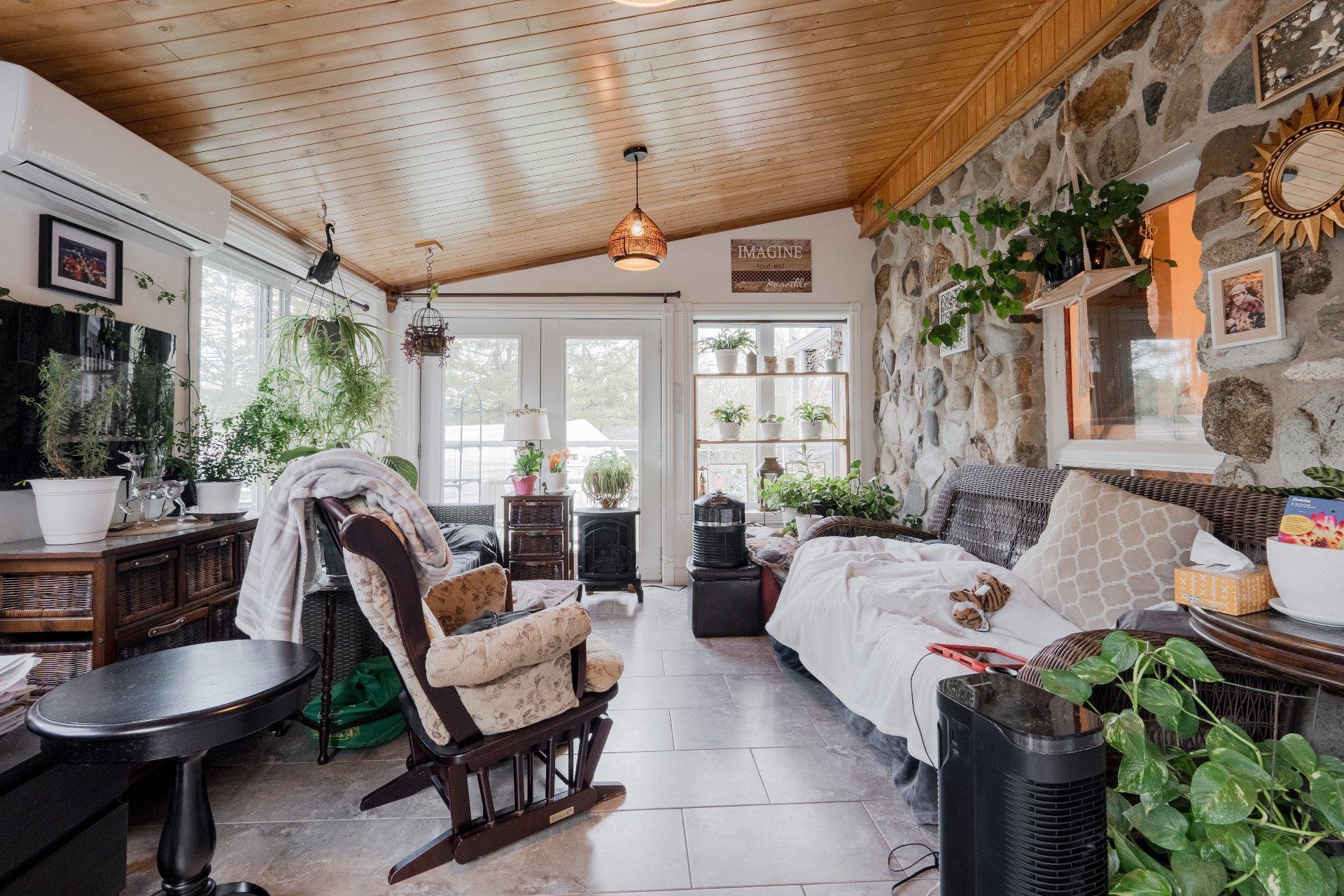 









110


Rue Custeau

,
Magog,




QC
J1X3W5

