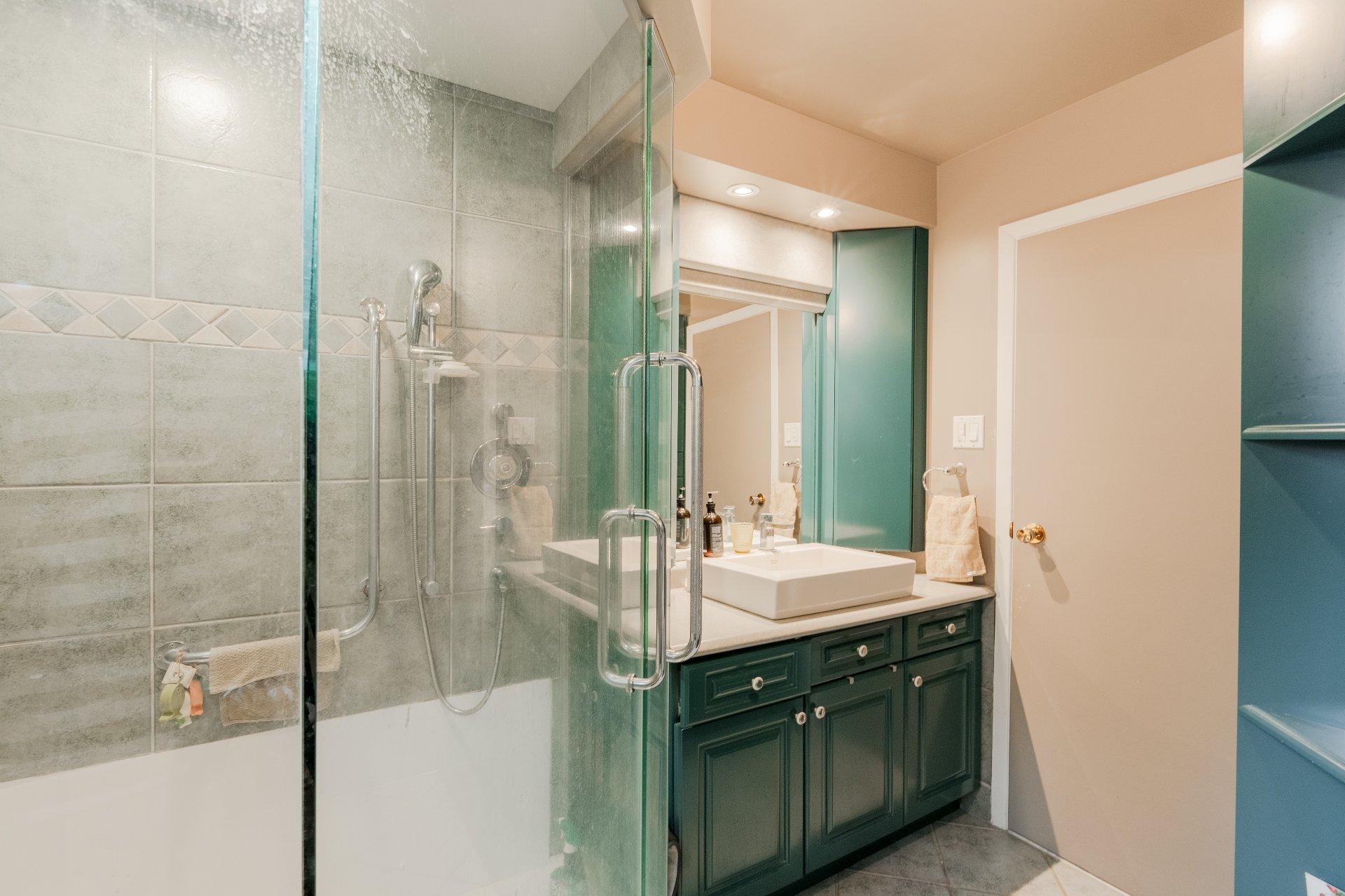 









110


Rue Custeau

,
Magog,




QC
J1X3W5


