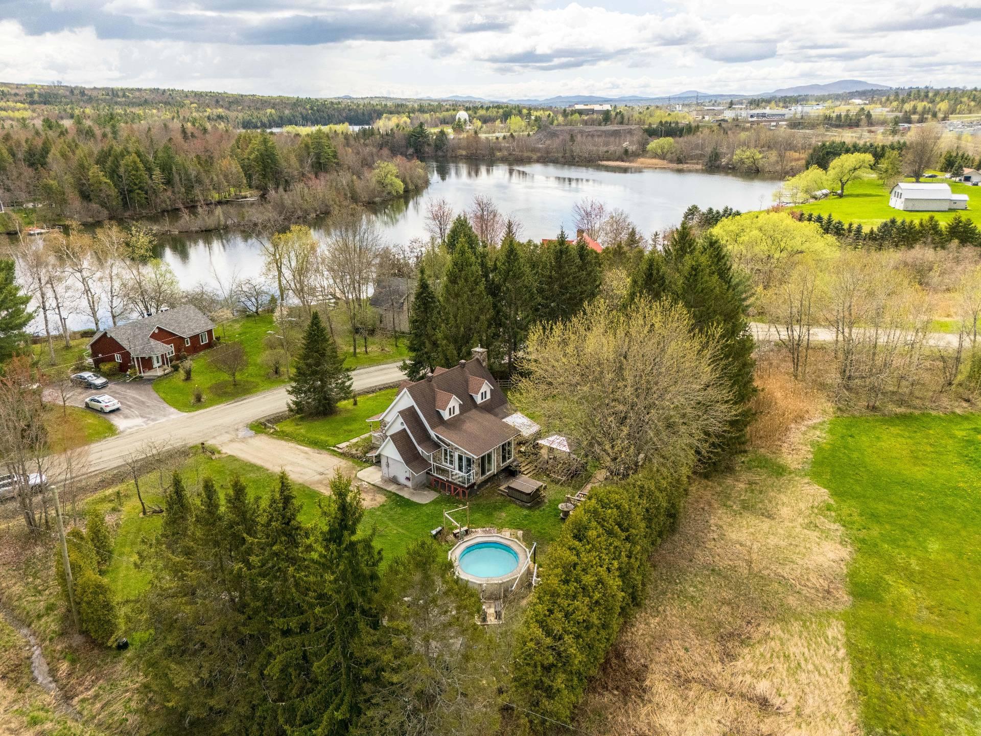 









110


Rue Custeau

,
Magog,




QC
J1X3W5

