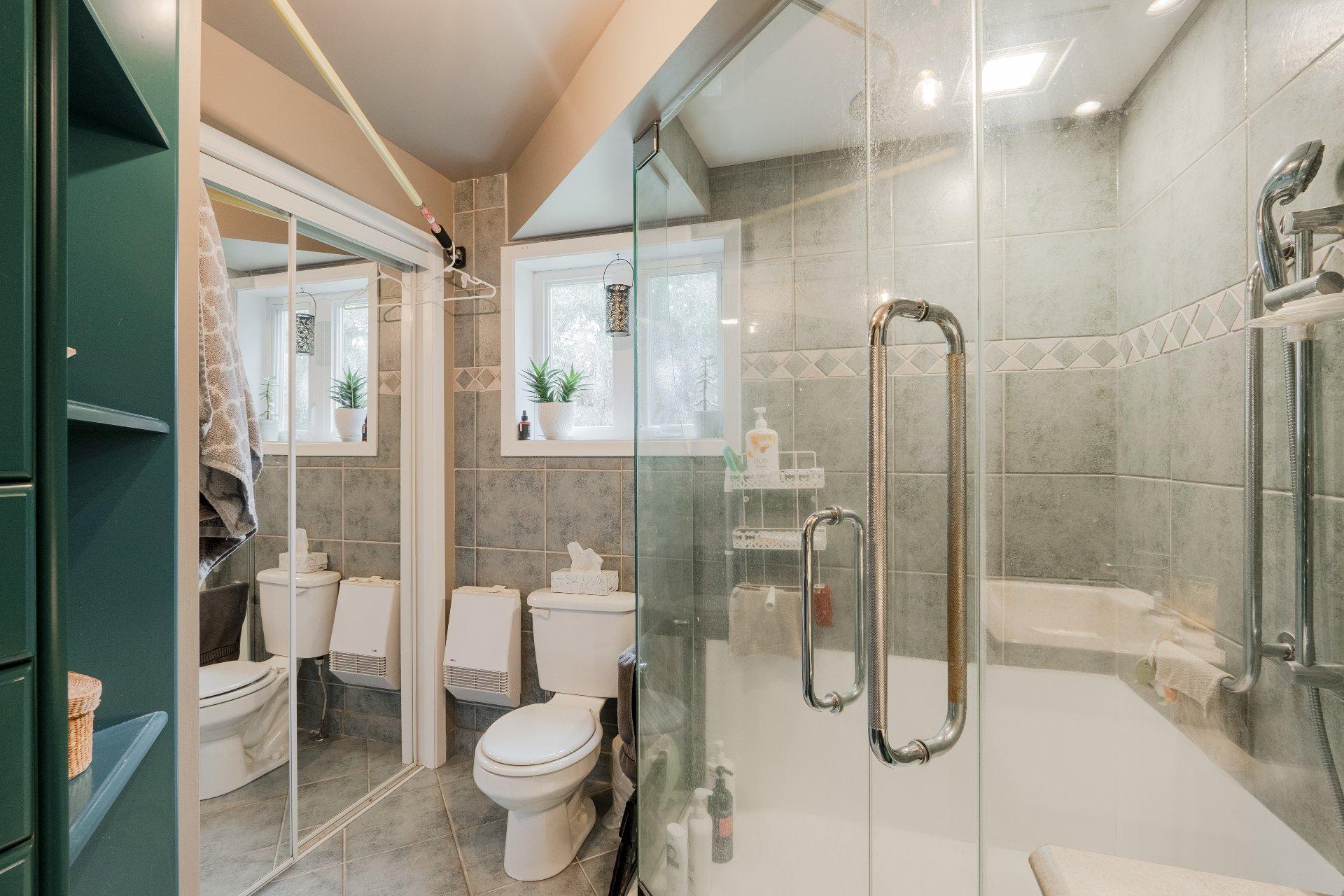









110


Rue Custeau

,
Magog,




QC
J1X3W5


