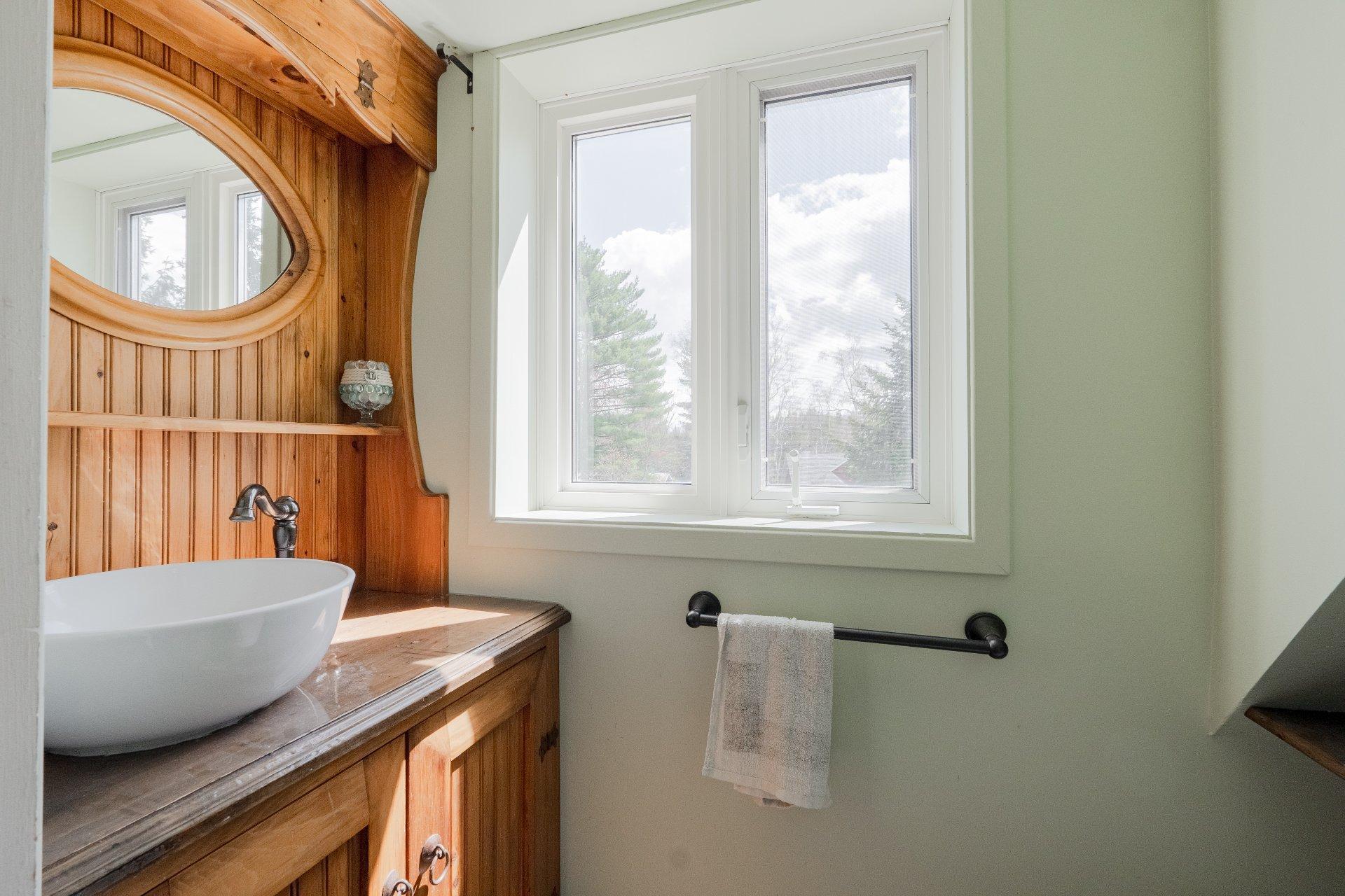 









110


Rue Custeau

,
Magog,




QC
J1X3W5

