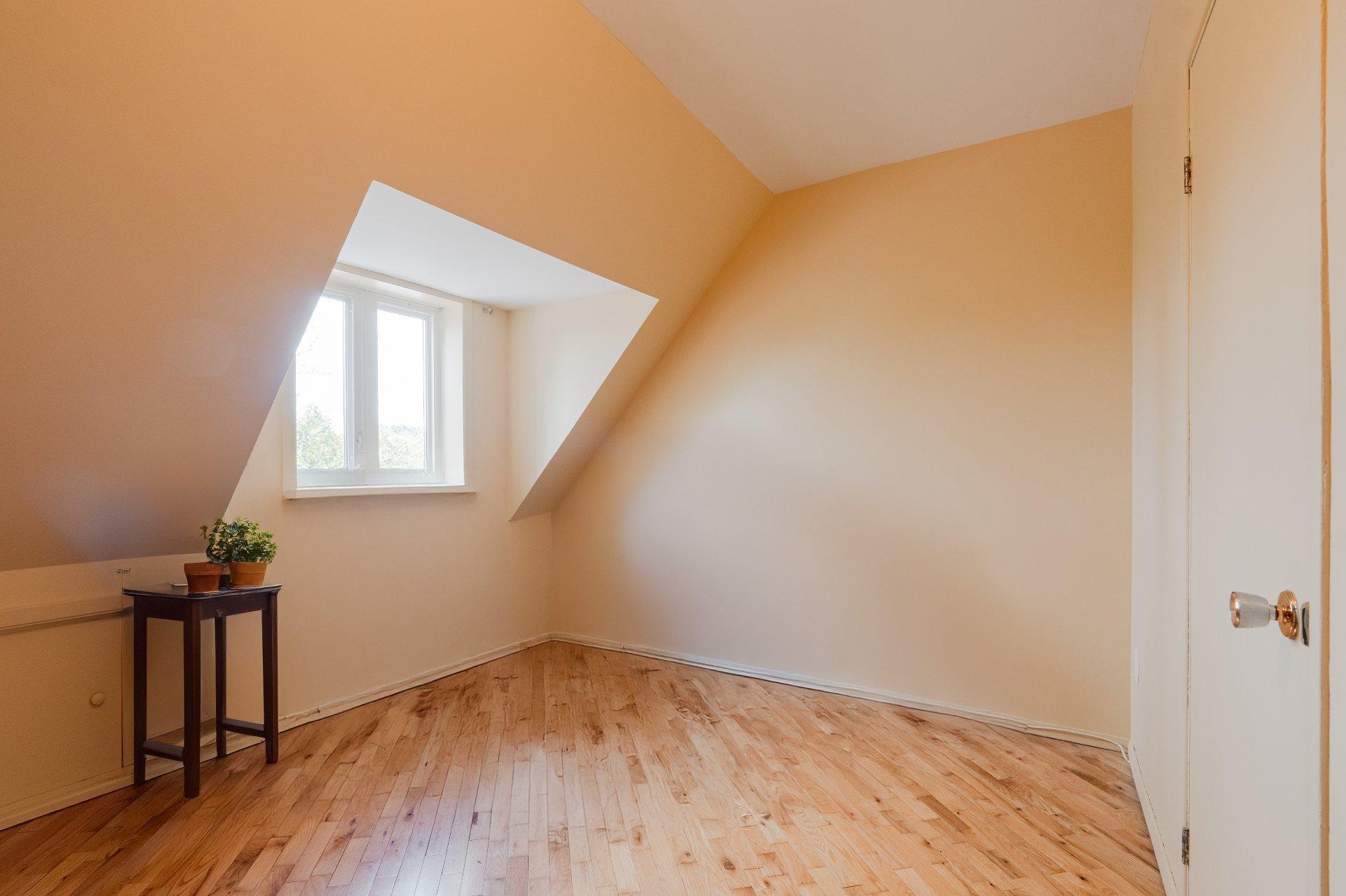 









110


Rue Custeau

,
Magog,




QC
J1X3W5

