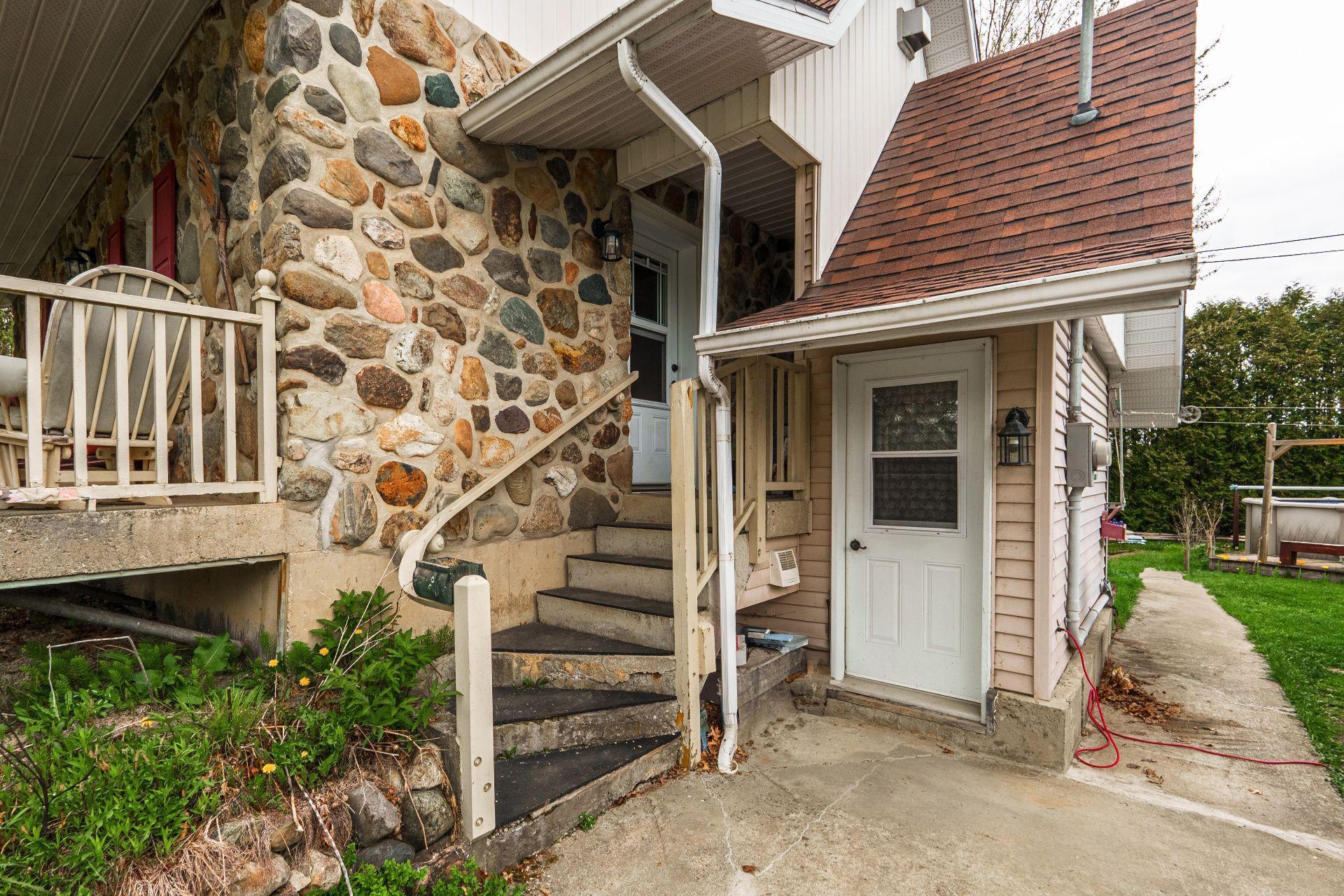 









110


Rue Custeau

,
Magog,




QC
J1X3W5

