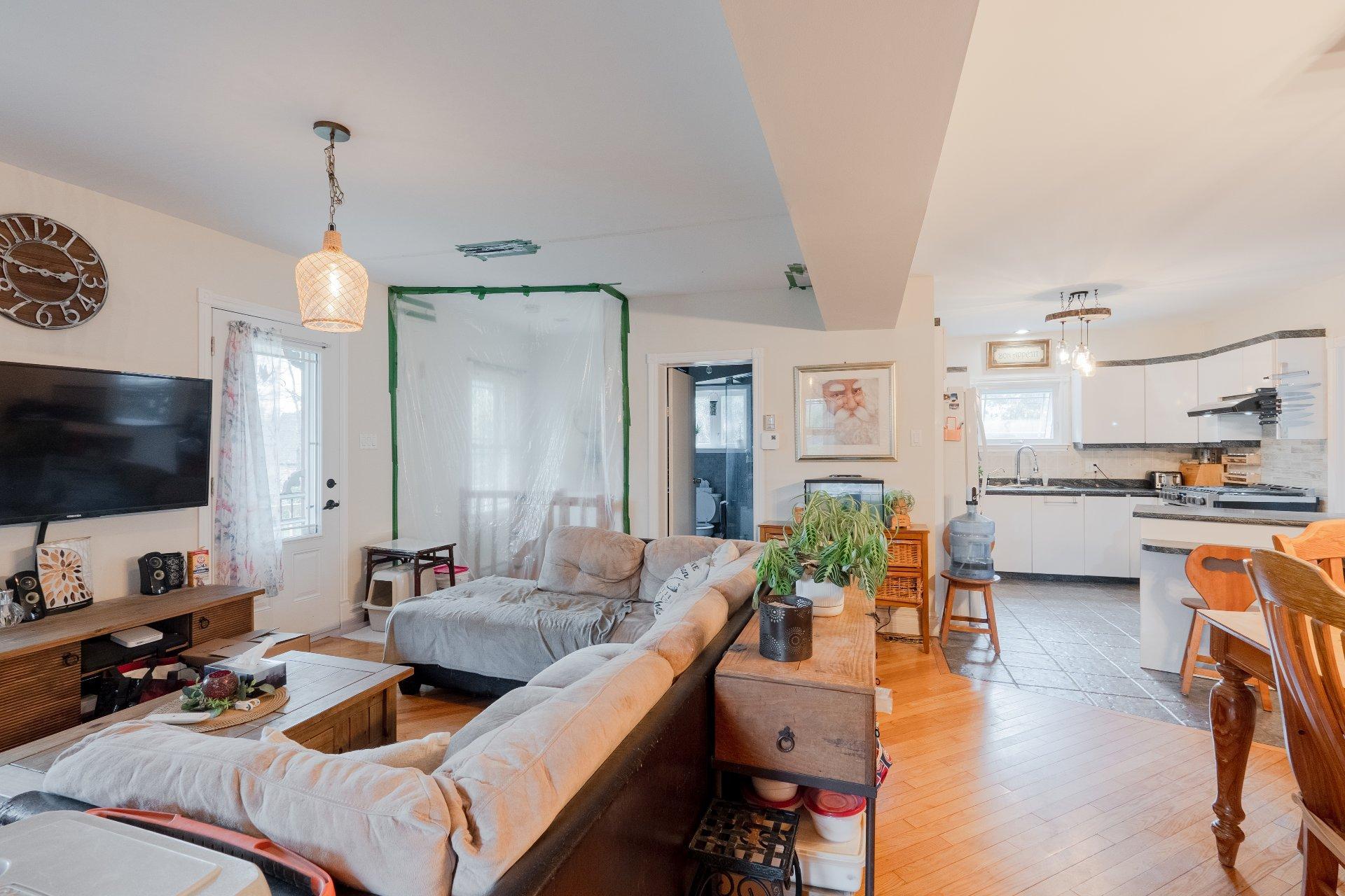 









110


Rue Custeau

,
Magog,




QC
J1X3W5

