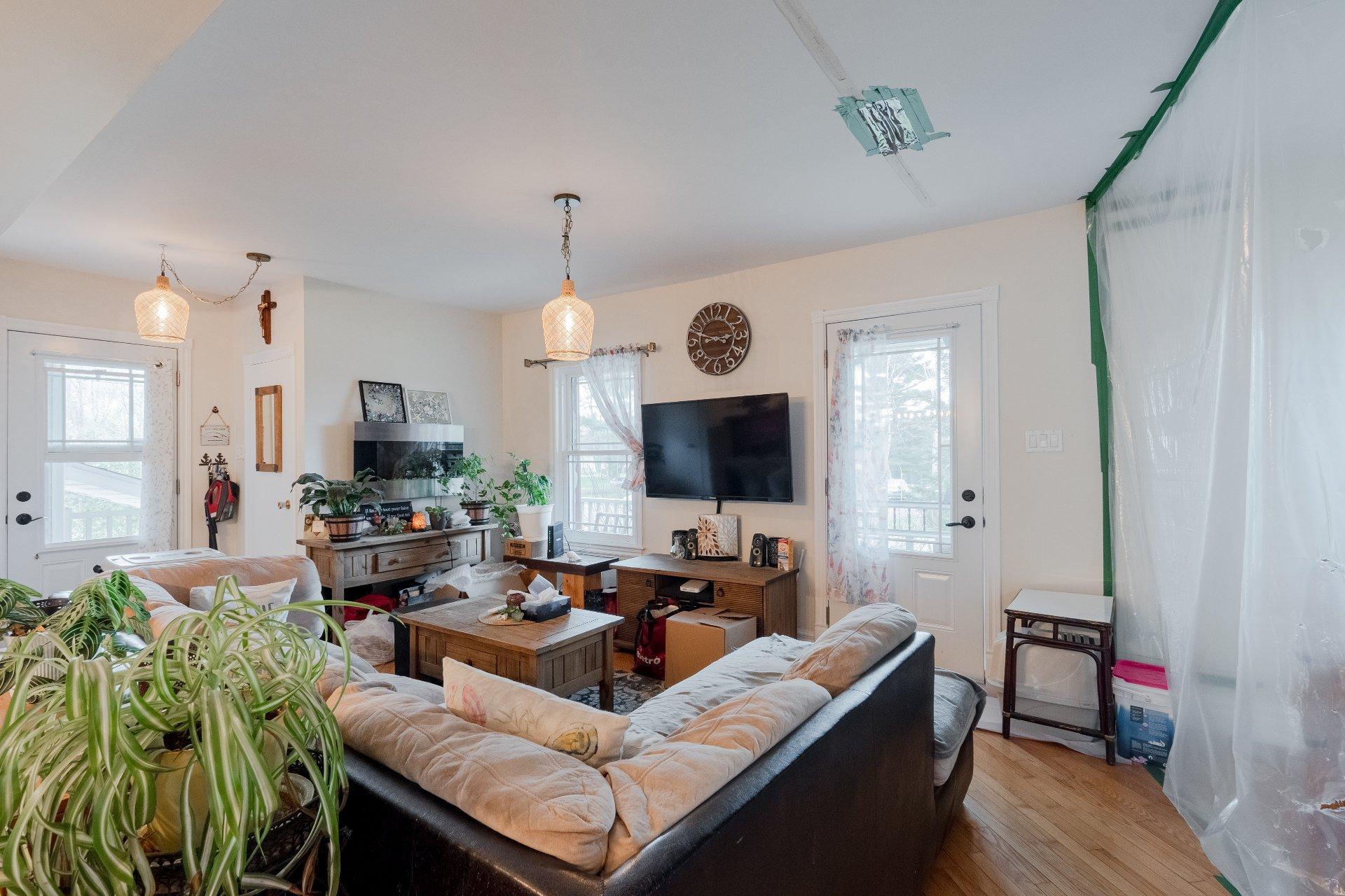 









110


Rue Custeau

,
Magog,




QC
J1X3W5

