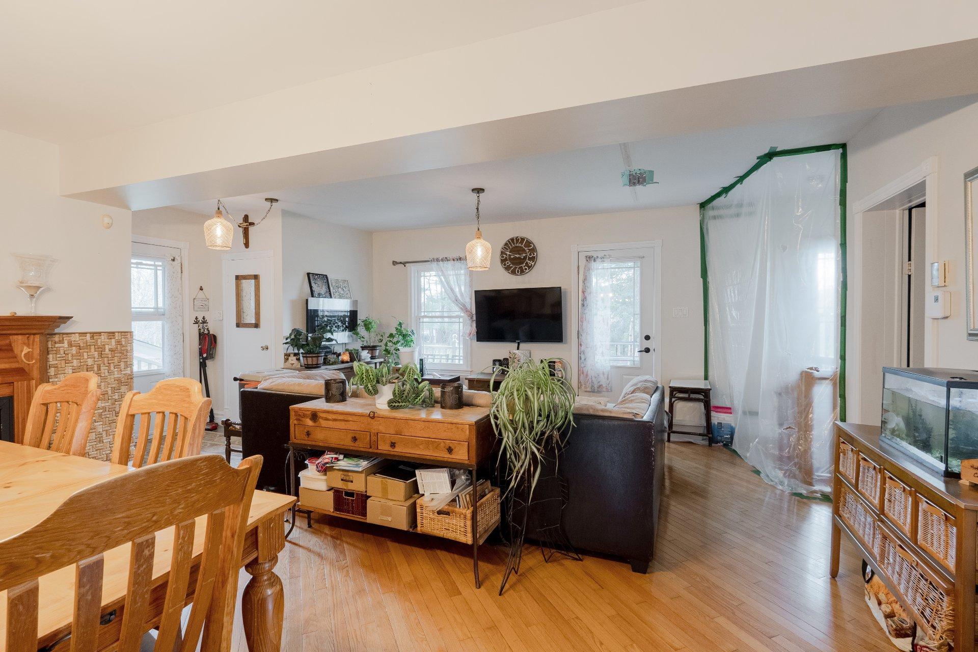 









110


Rue Custeau

,
Magog,




QC
J1X3W5


