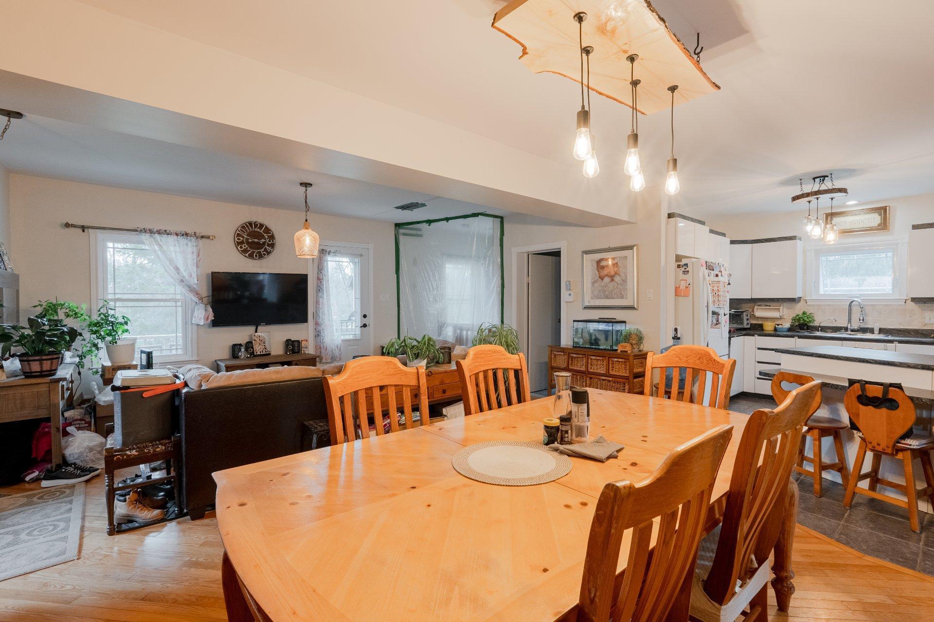 









110


Rue Custeau

,
Magog,




QC
J1X3W5

