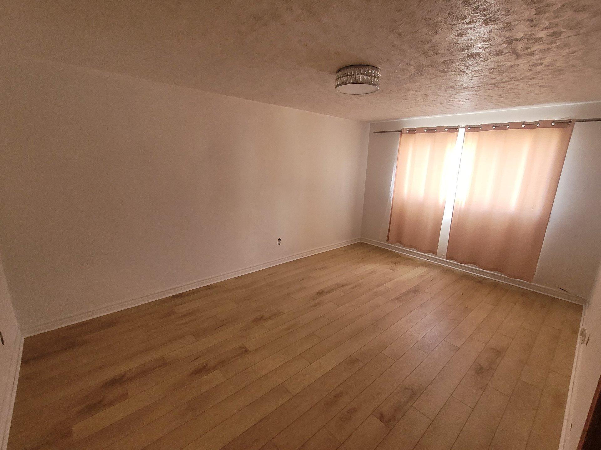 









5352


Rue Marquis

,
Montréal (Saint-Léonard),




QC
H1R1N8


