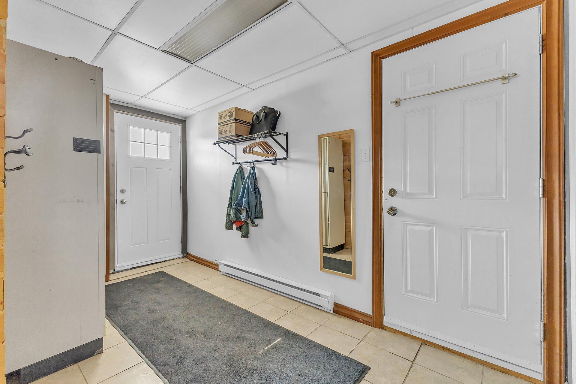 









45


Route du Carrefour

,
Val-des-Monts,




QC
J8N4E9


