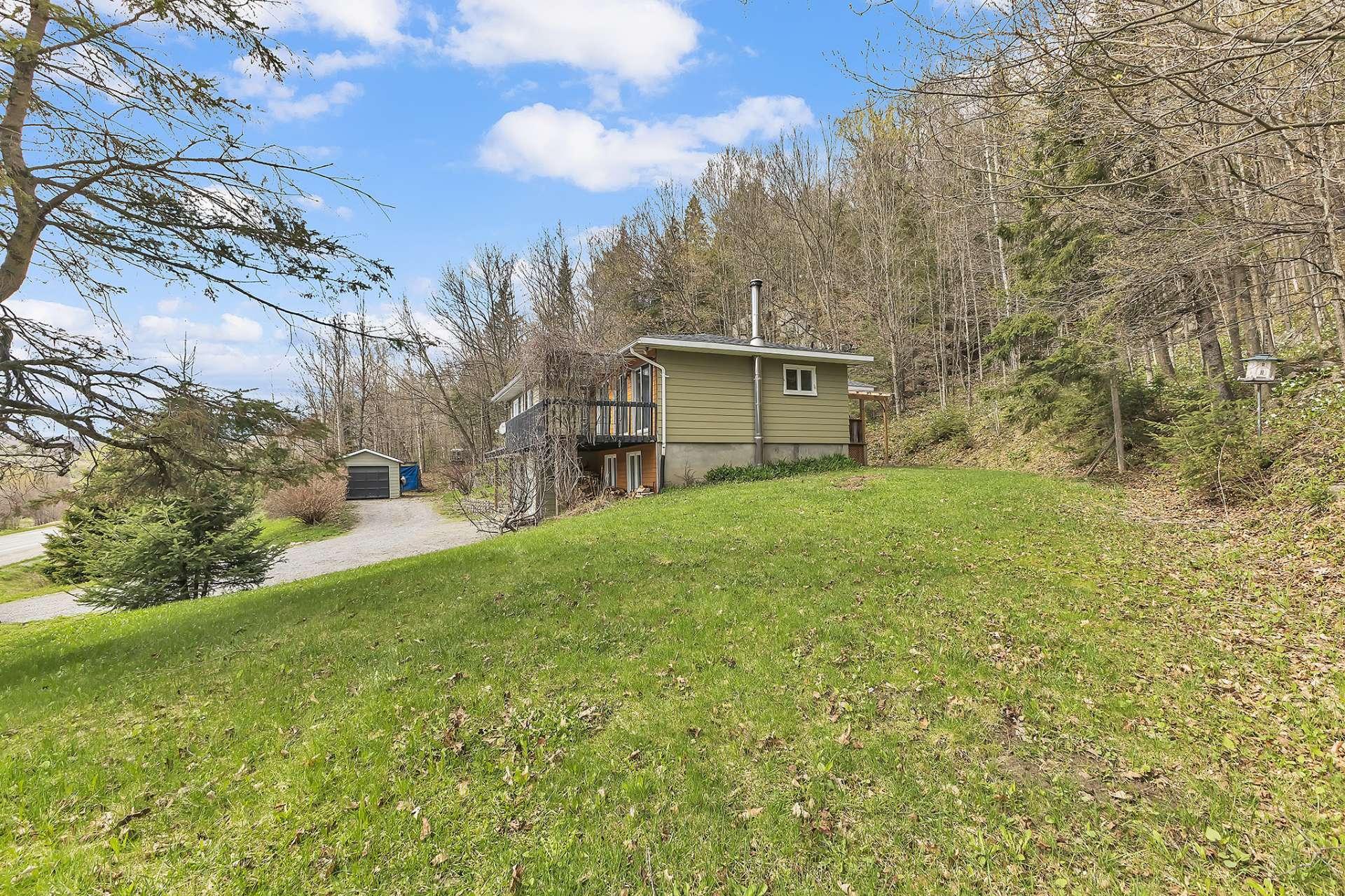 









45


Route du Carrefour

,
Val-des-Monts,




QC
J8N4E9

