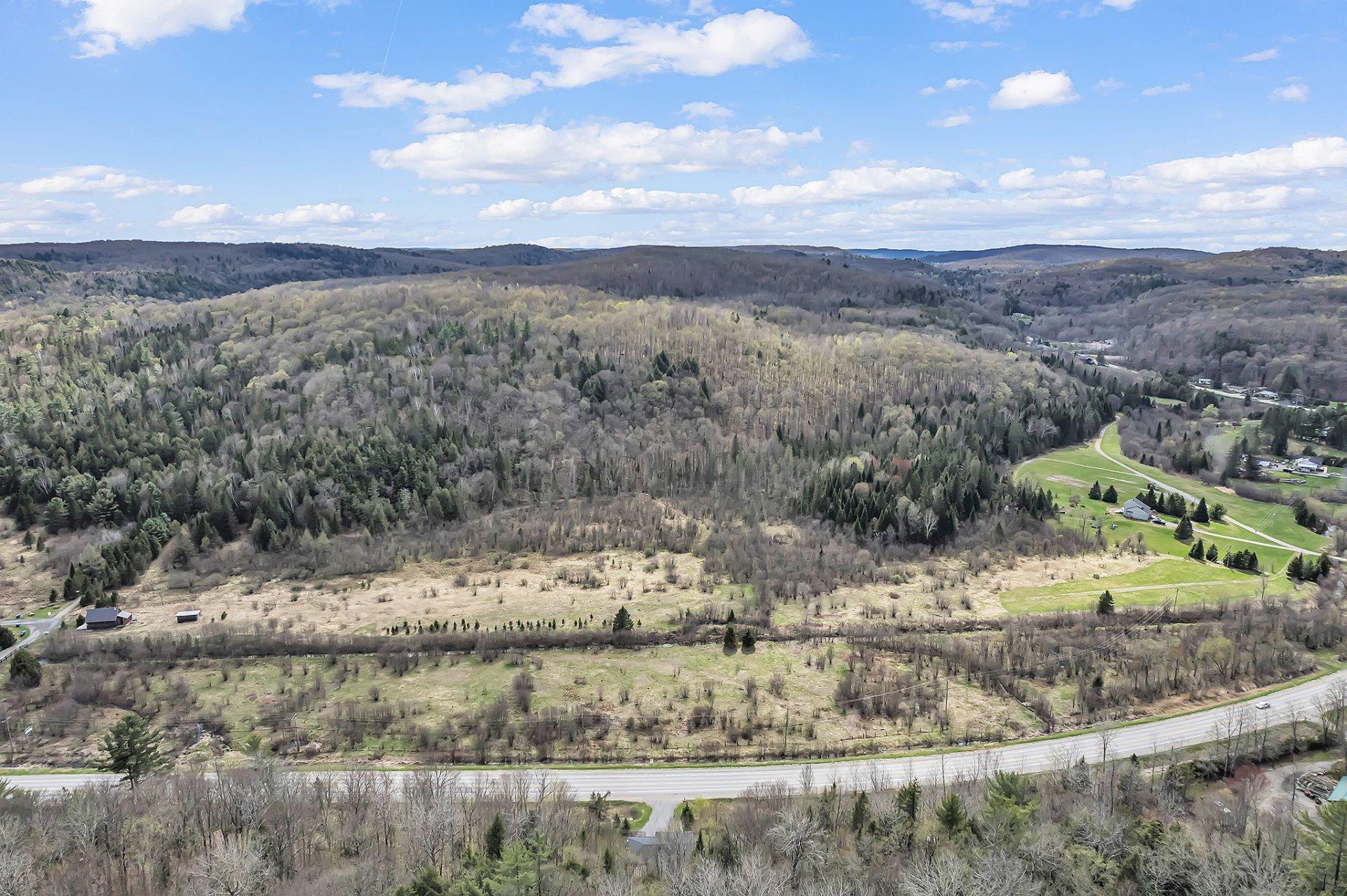 









45


Route du Carrefour

,
Val-des-Monts,




QC
J8N4E9

