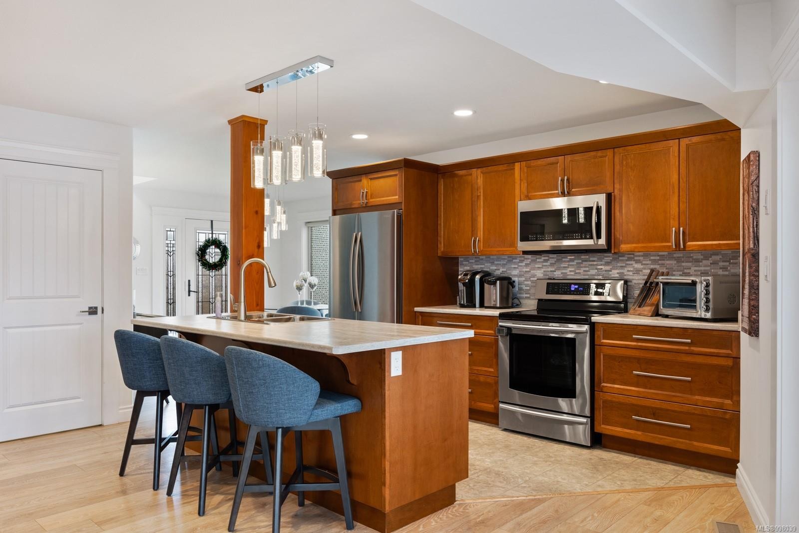 









1940


19th

Ave,
Campbell River,




BC
V9W 4M7

