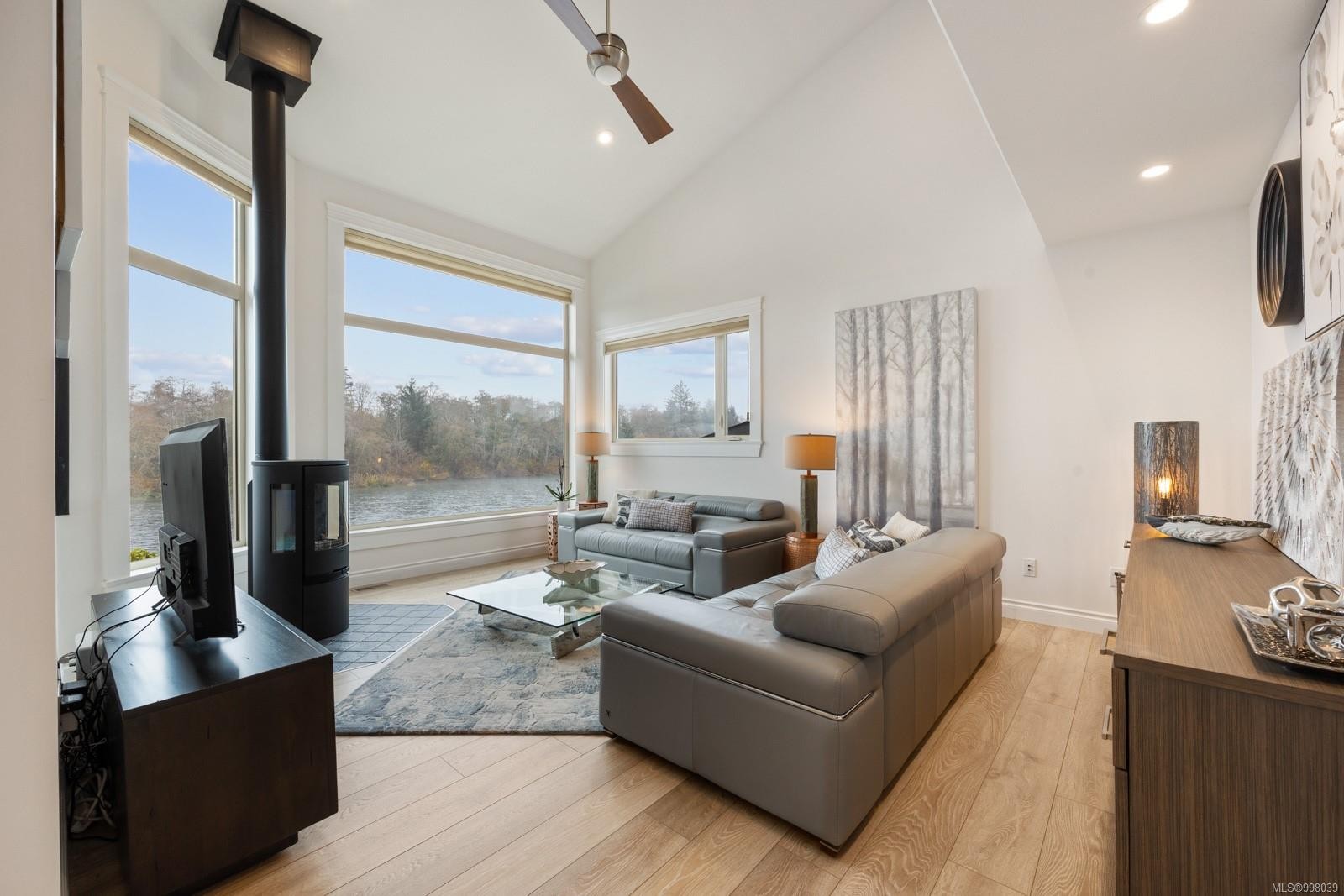 









1940


19th

Ave,
Campbell River,




BC
V9W 4M7

