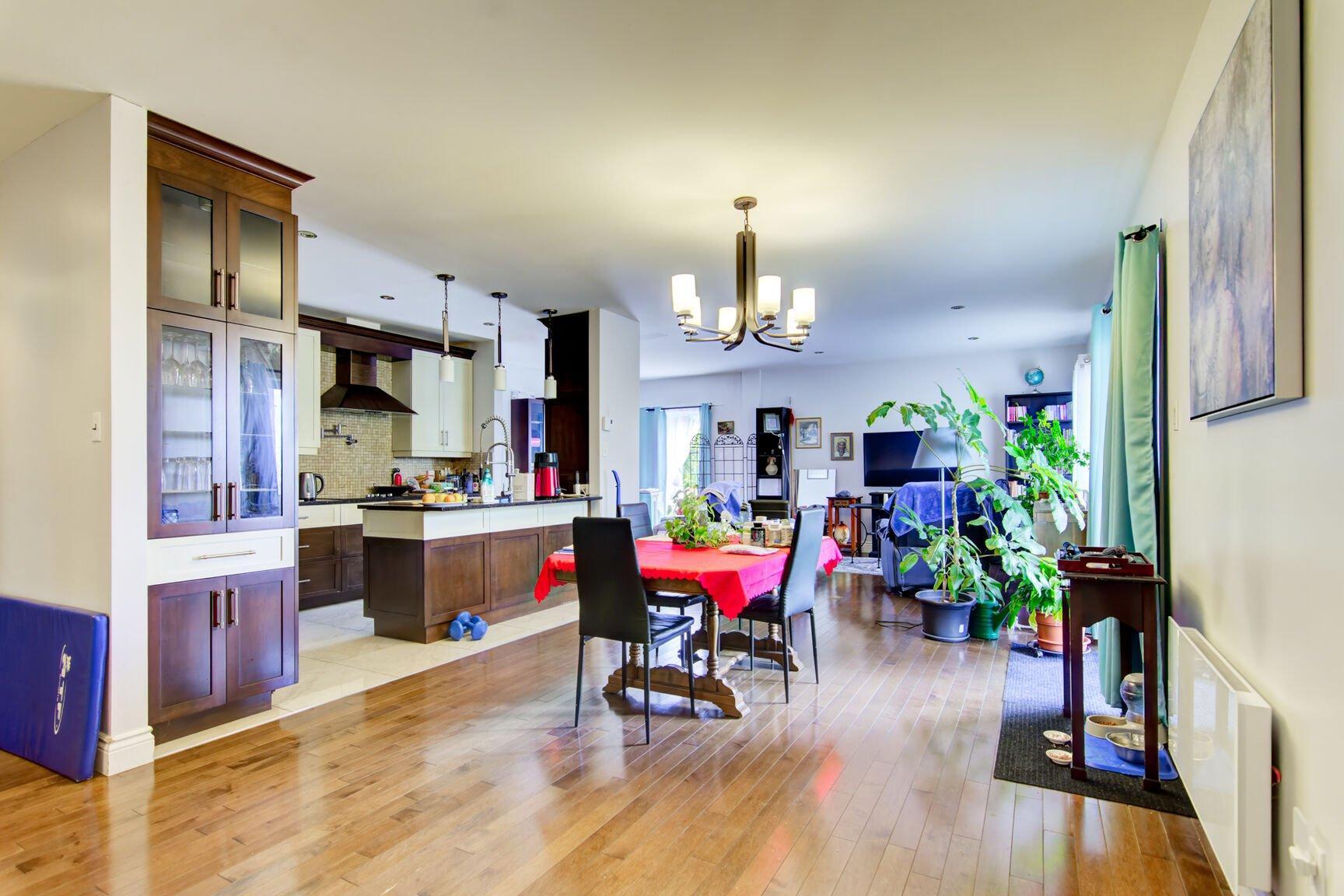 









70


Rue Meunier E.

,
Laval (Pont-Viau),




QC
H7N4J5

