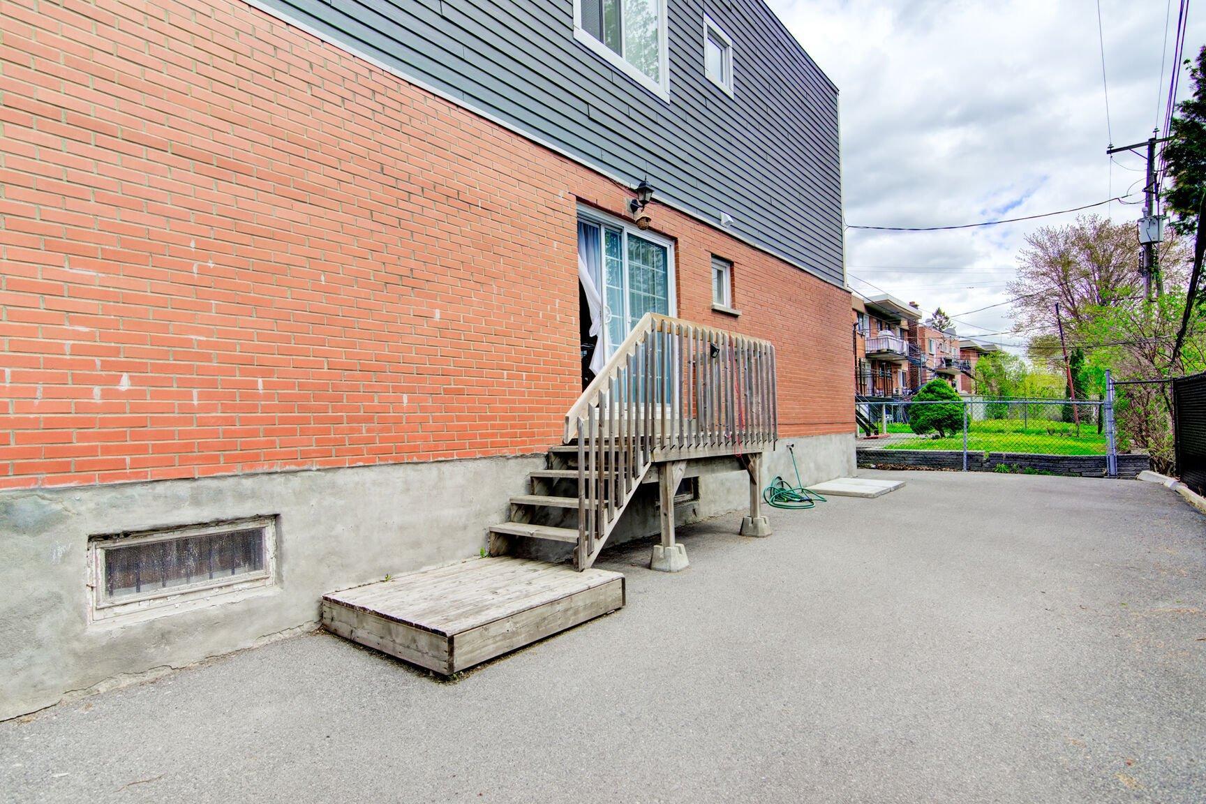 









70


Rue Meunier E.

,
Laval (Pont-Viau),




QC
H7N4J5

