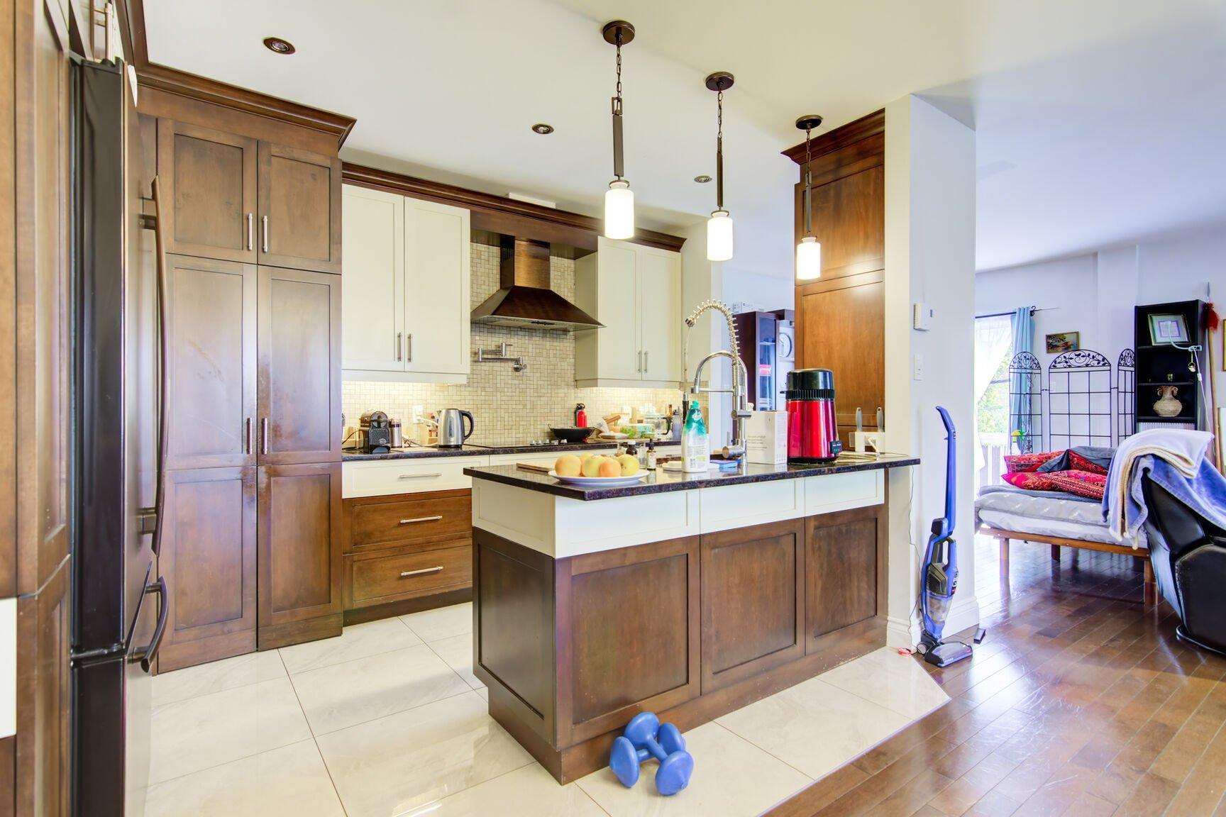 









70


Rue Meunier E.

,
Laval (Pont-Viau),




QC
H7N4J5

