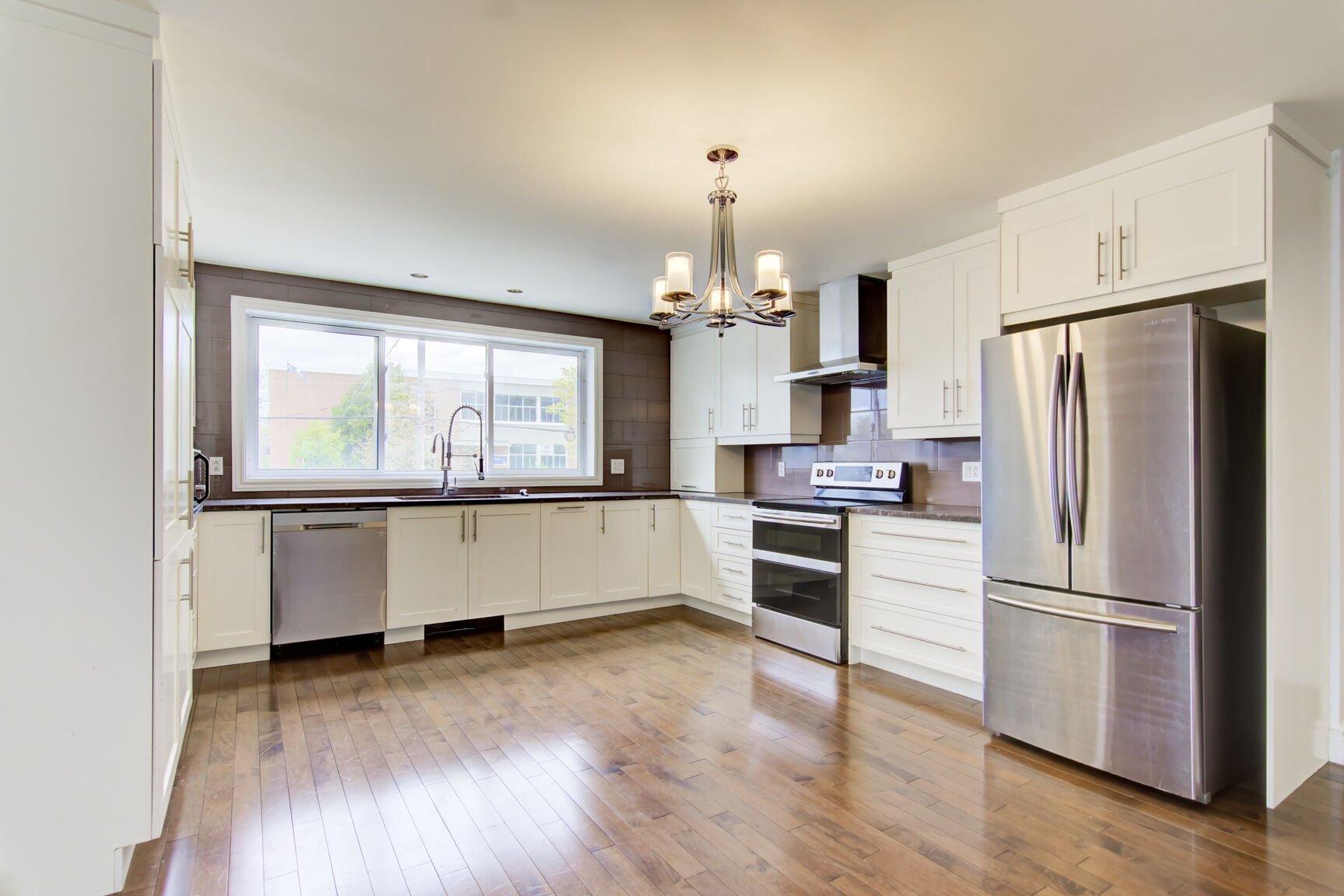 









70


Rue Meunier E.

,
Laval (Pont-Viau),




QC
H7N4J5

