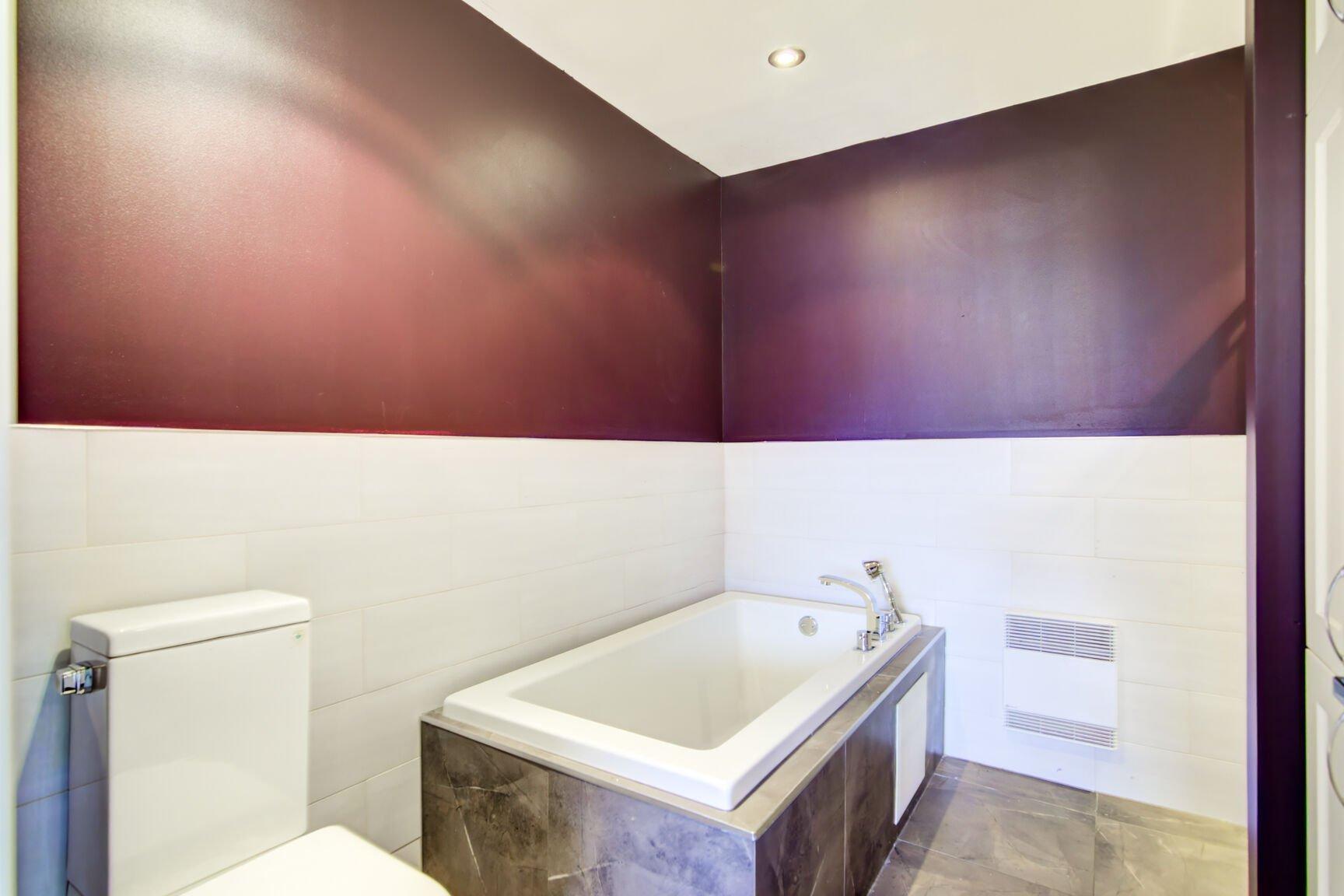 









70


Rue Meunier E.

,
Laval (Pont-Viau),




QC
H7N4J5

