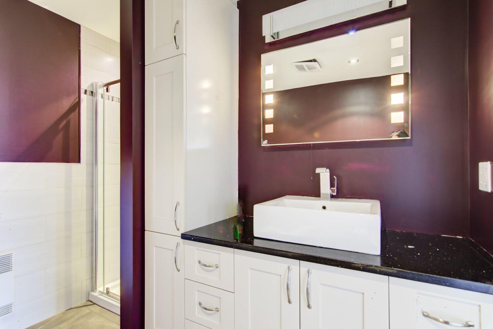 









70


Rue Meunier E.

,
Laval (Pont-Viau),




QC
H7N4J5

