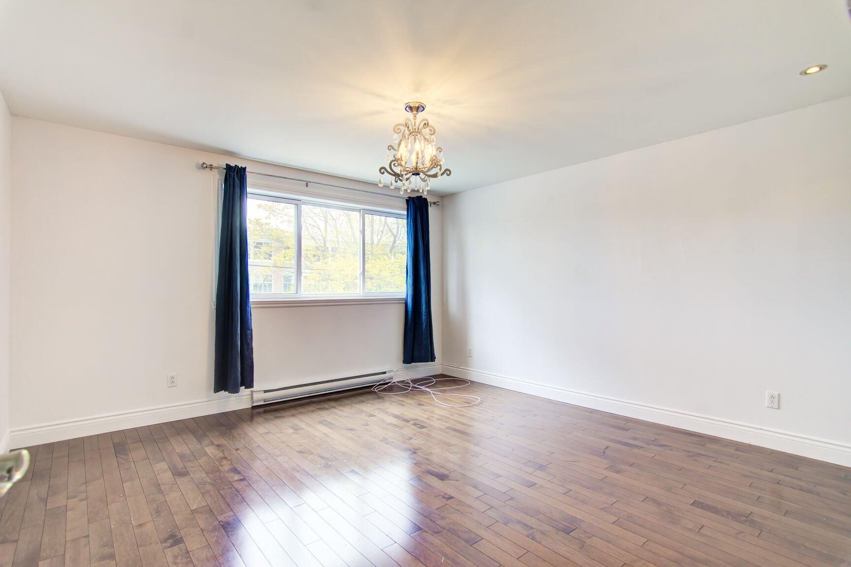 









70


Rue Meunier E.

,
Laval (Pont-Viau),




QC
H7N4J5

